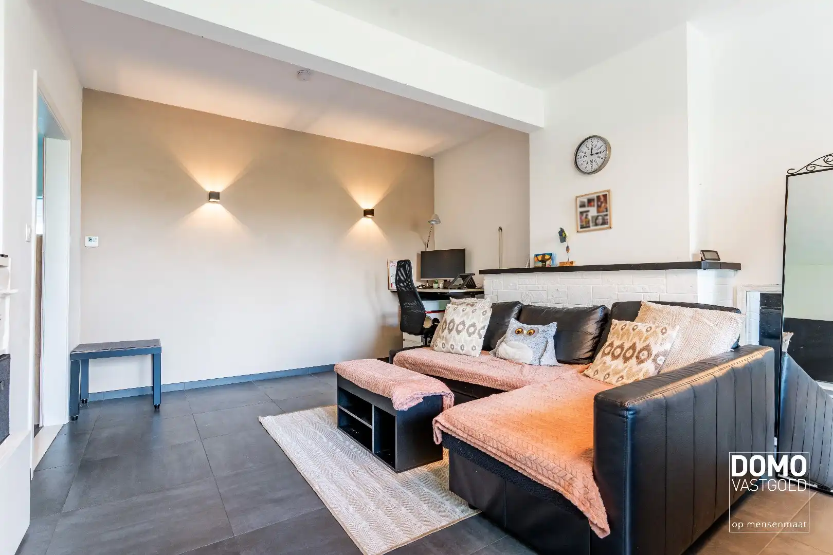 RUIM APPARTEMENT MET 4 SLAAPKAMERS EN 2 GARAGES TE RUNKST foto 3