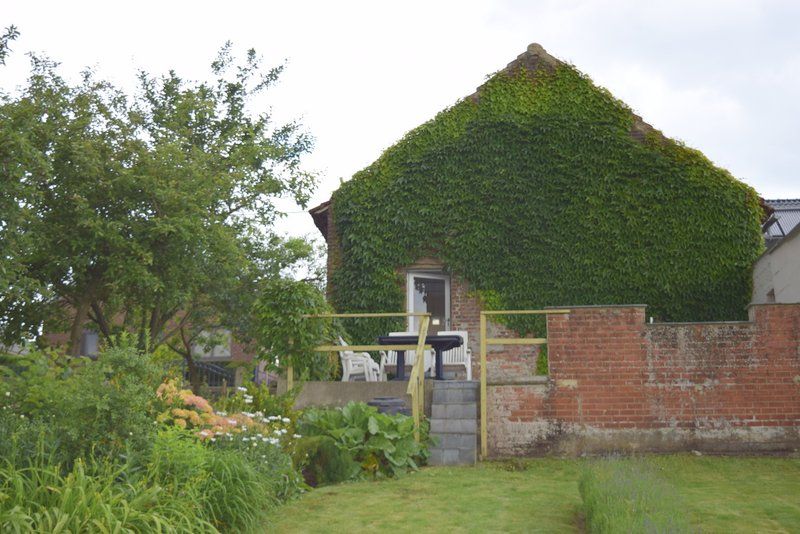 Landelijk gelegen woning met terras en tuin  foto 28