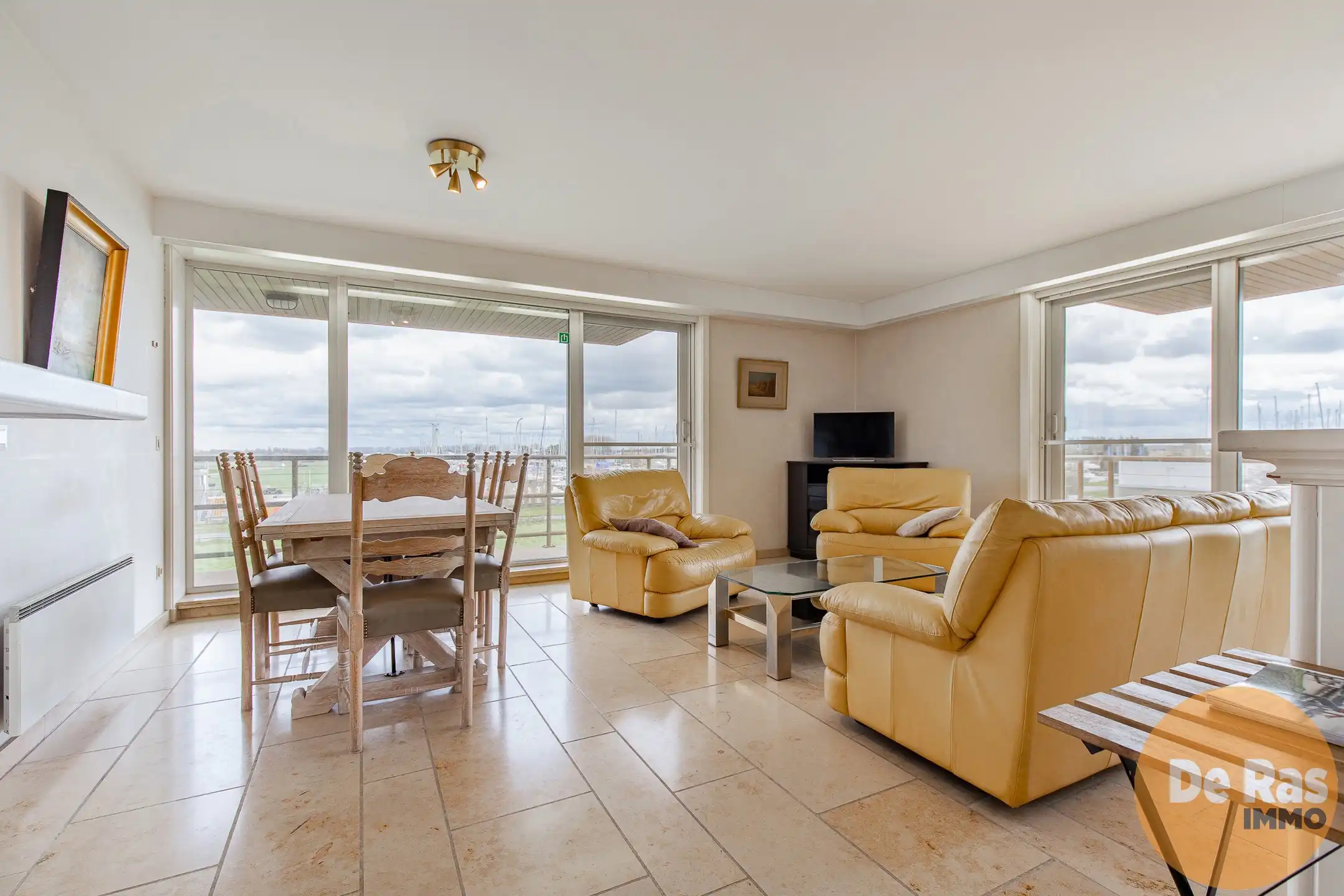 NIEUWPOORT – Ruim appartement op toplocatie aan de haven foto 2