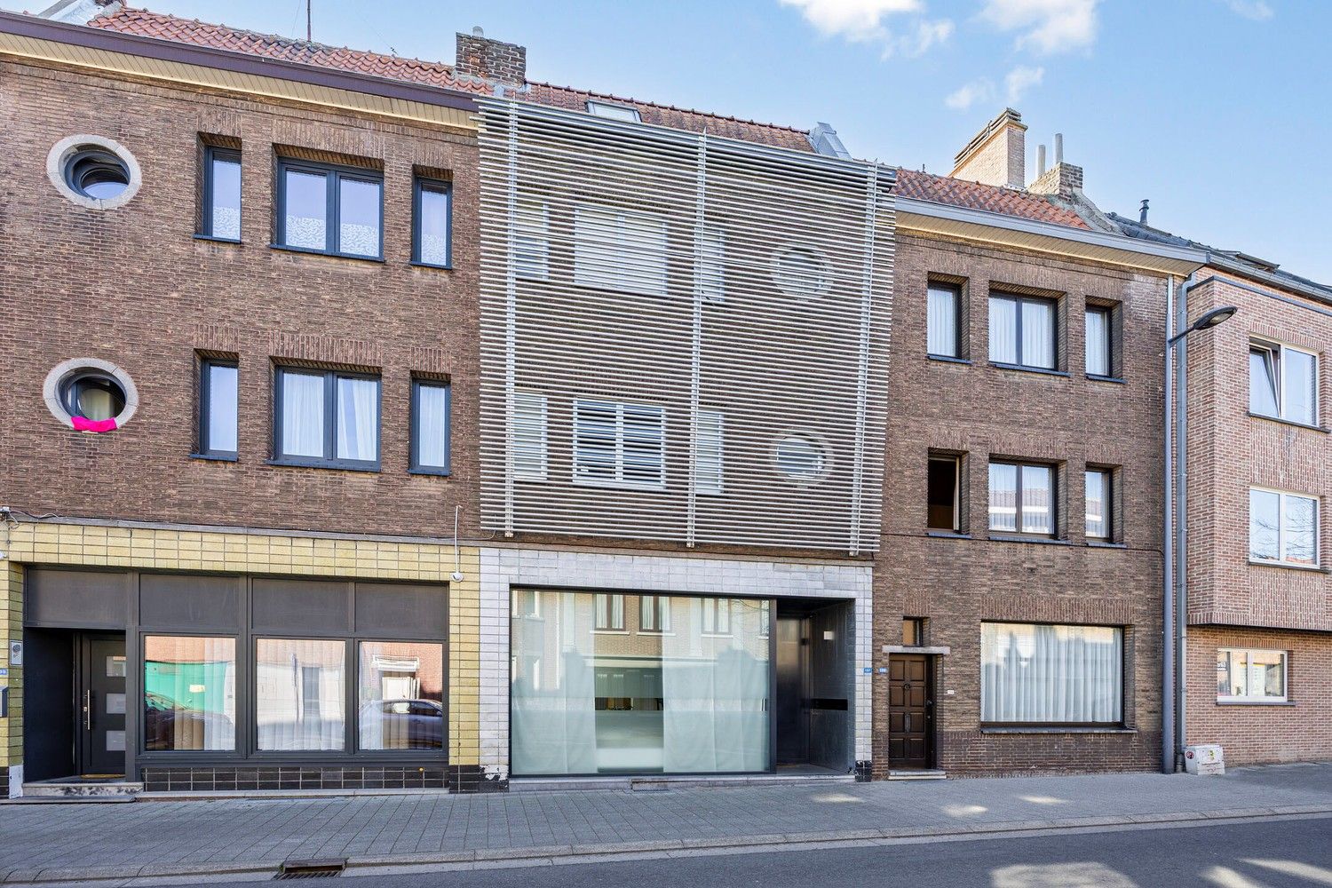Charmante woning met industriële toets in het hart van Lanaken foto 2