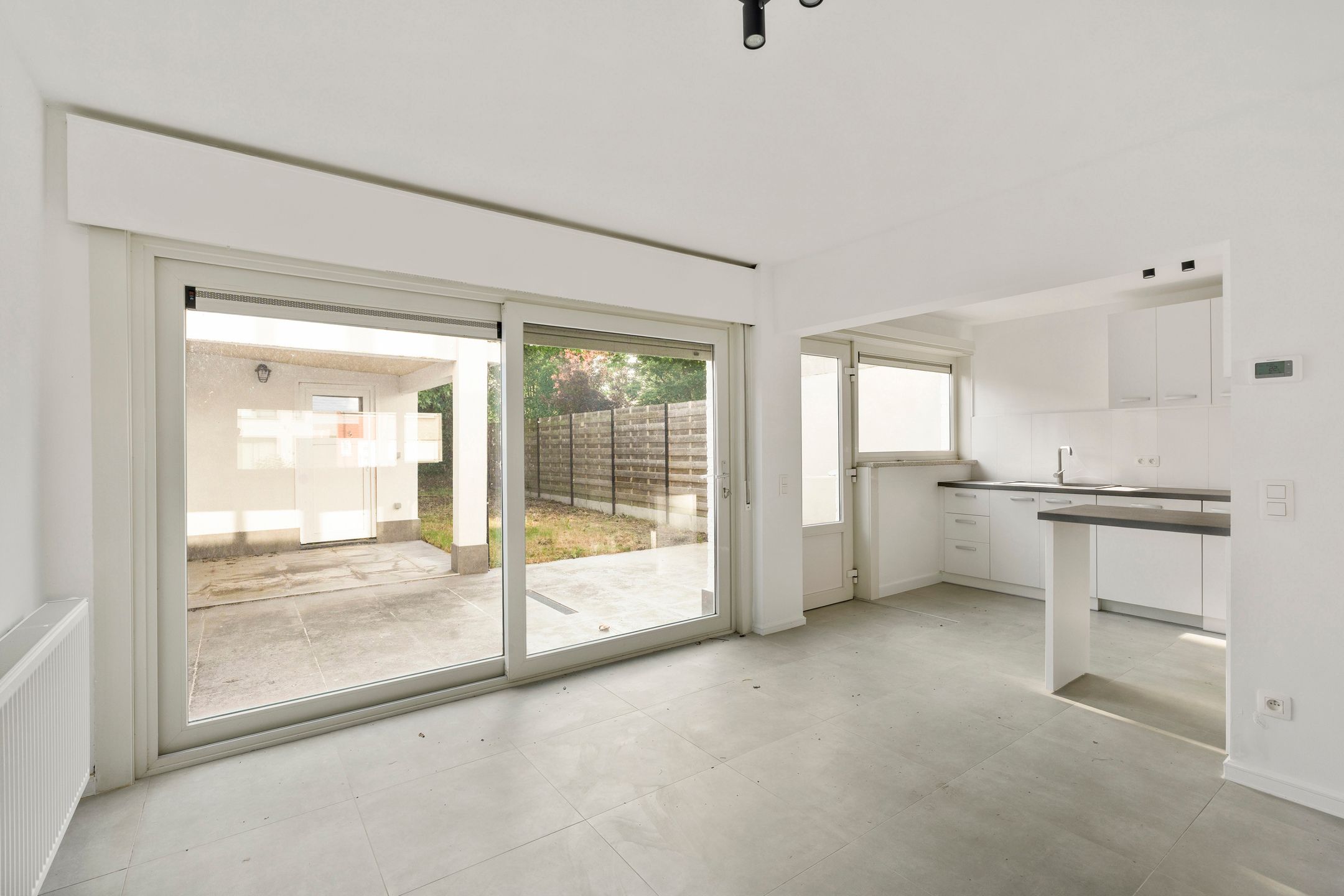 Volledig GERENOVEERDE woning met ZONNIGE TUIN en 3 SLK foto 8