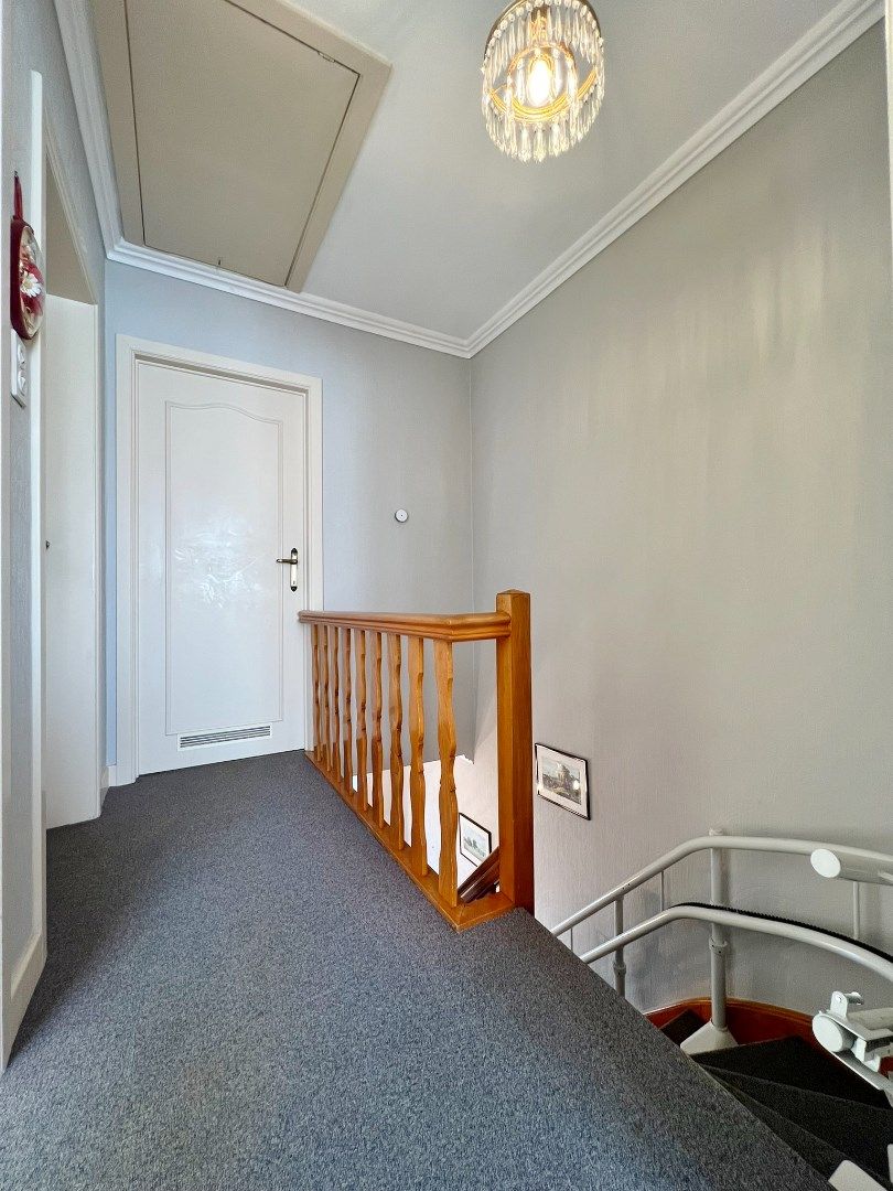Halfopen woning met zonnige tuin en garage.  foto 14