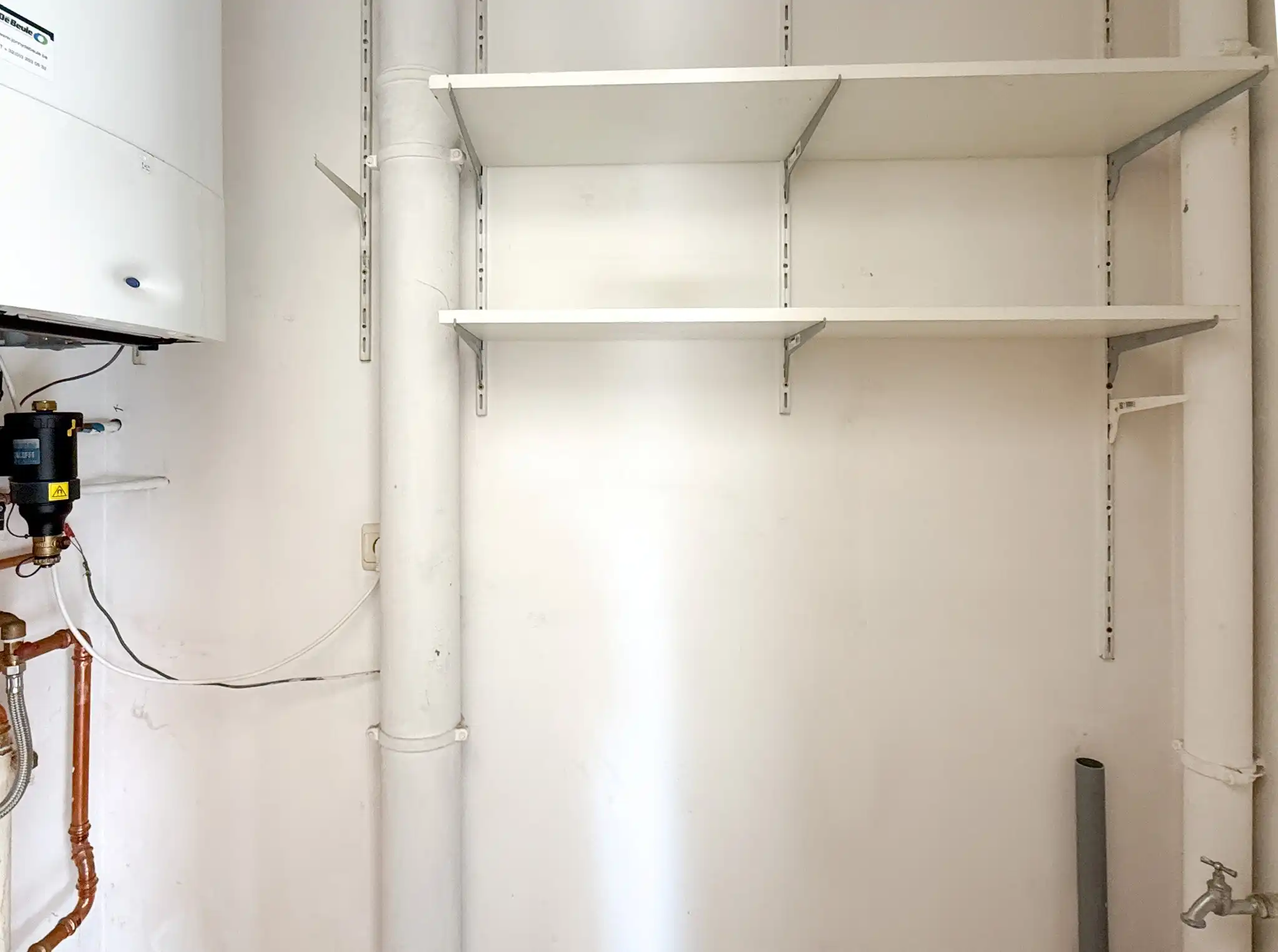 Appartement met twee slaapkamers, twee terrassen en garage in het hartje van Beveren foto 6