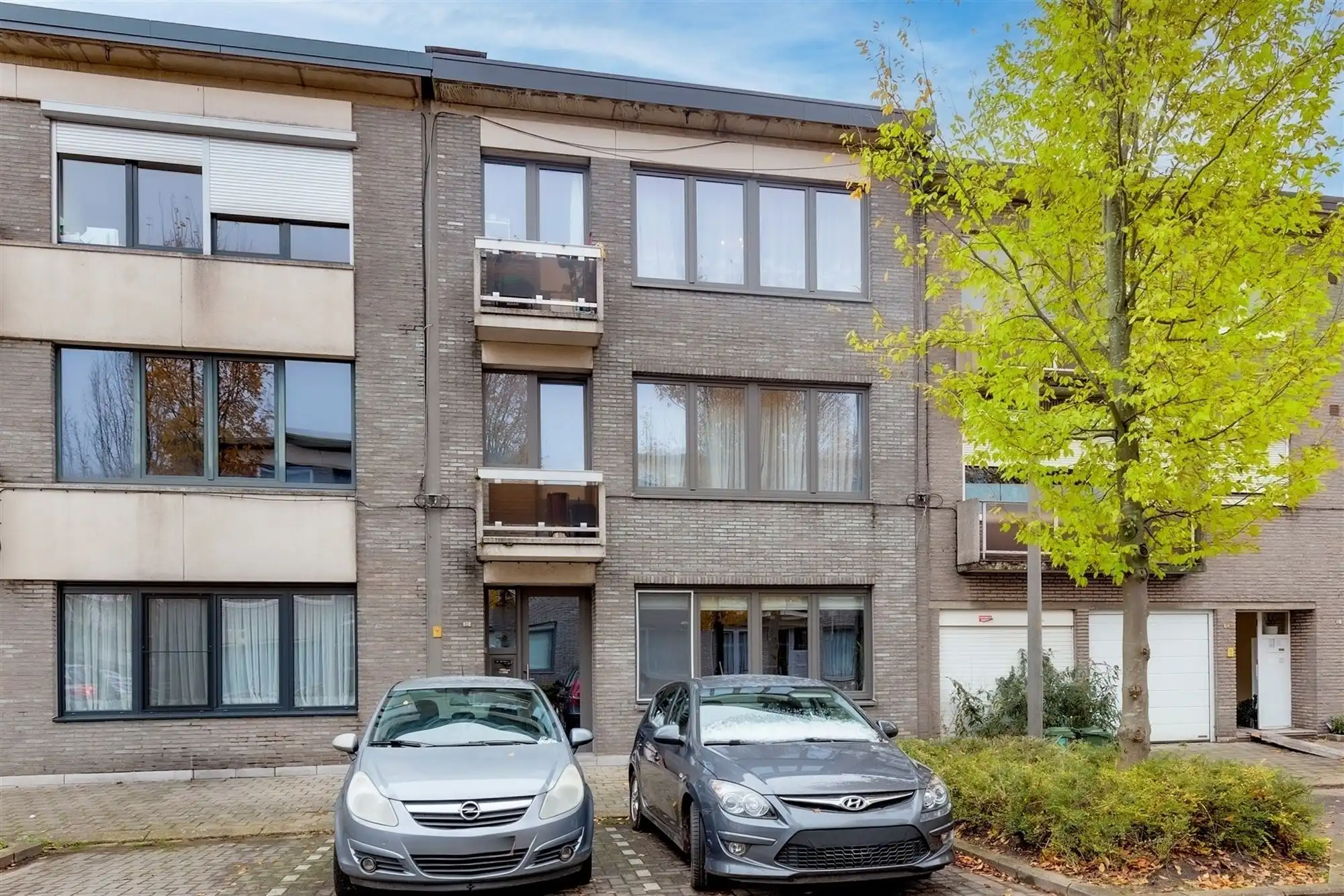Instapklaar 2 slk appartement met terras te Mortsel foto 2