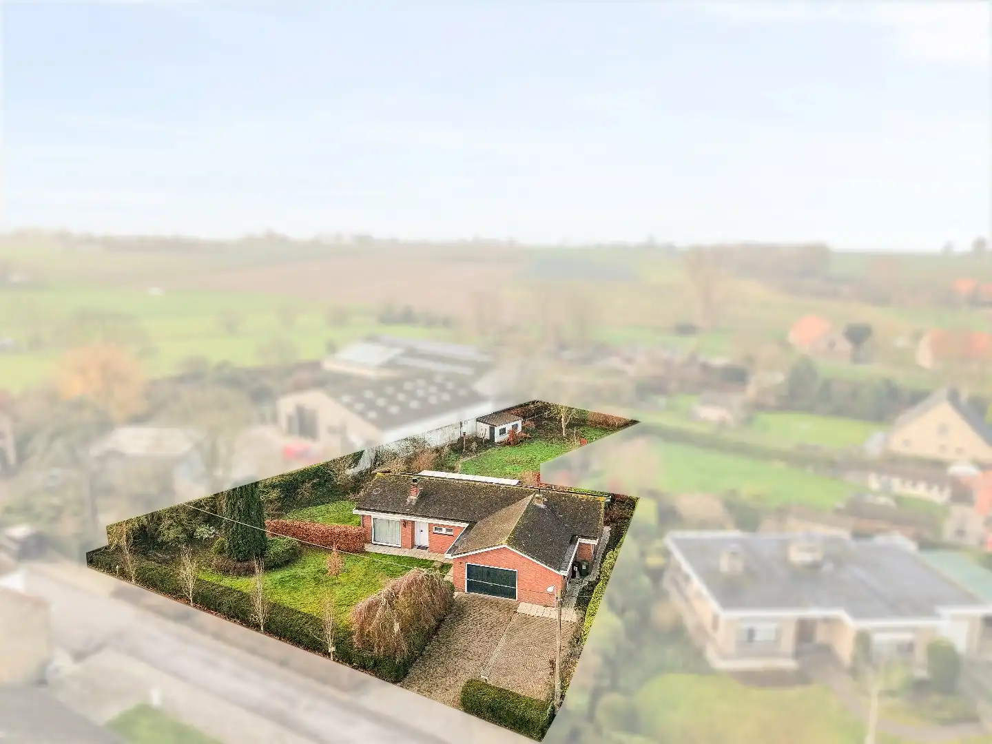 Gelijkvloerse woning met 3 slaapkamers, ruime garage en tuin. foto 24