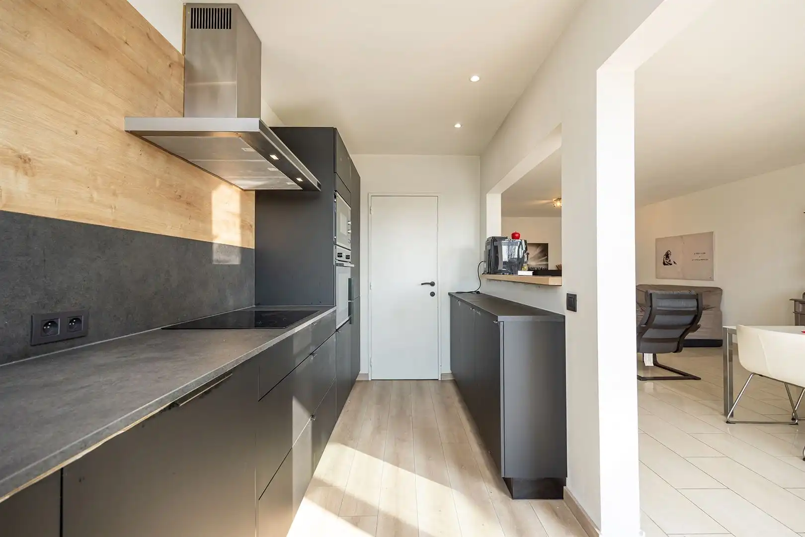 Appartement met 2 terrassen in doodlopende straat foto 6