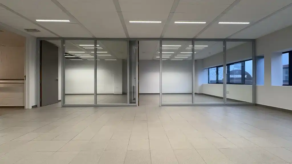 Kantoor met klein magazijn te huur aan The Loop in Gent foto 5