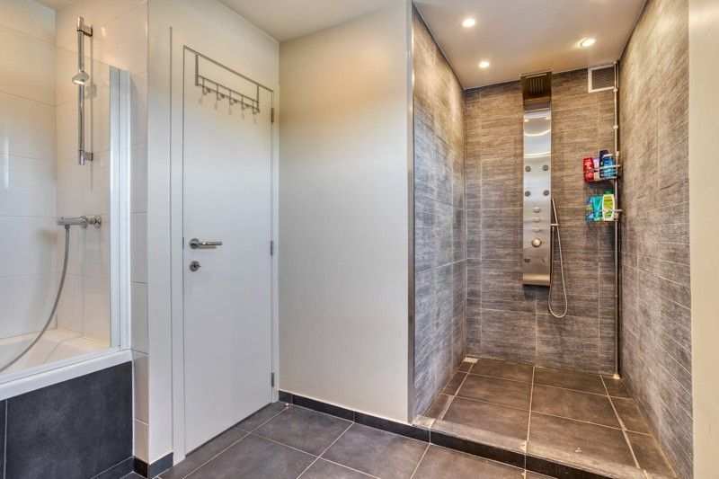 🏡  Instapklare woning TE KOOP met garage (+20.000,00 euro) en zonnige binnenkoer in KLUISBERGEN! foto 11