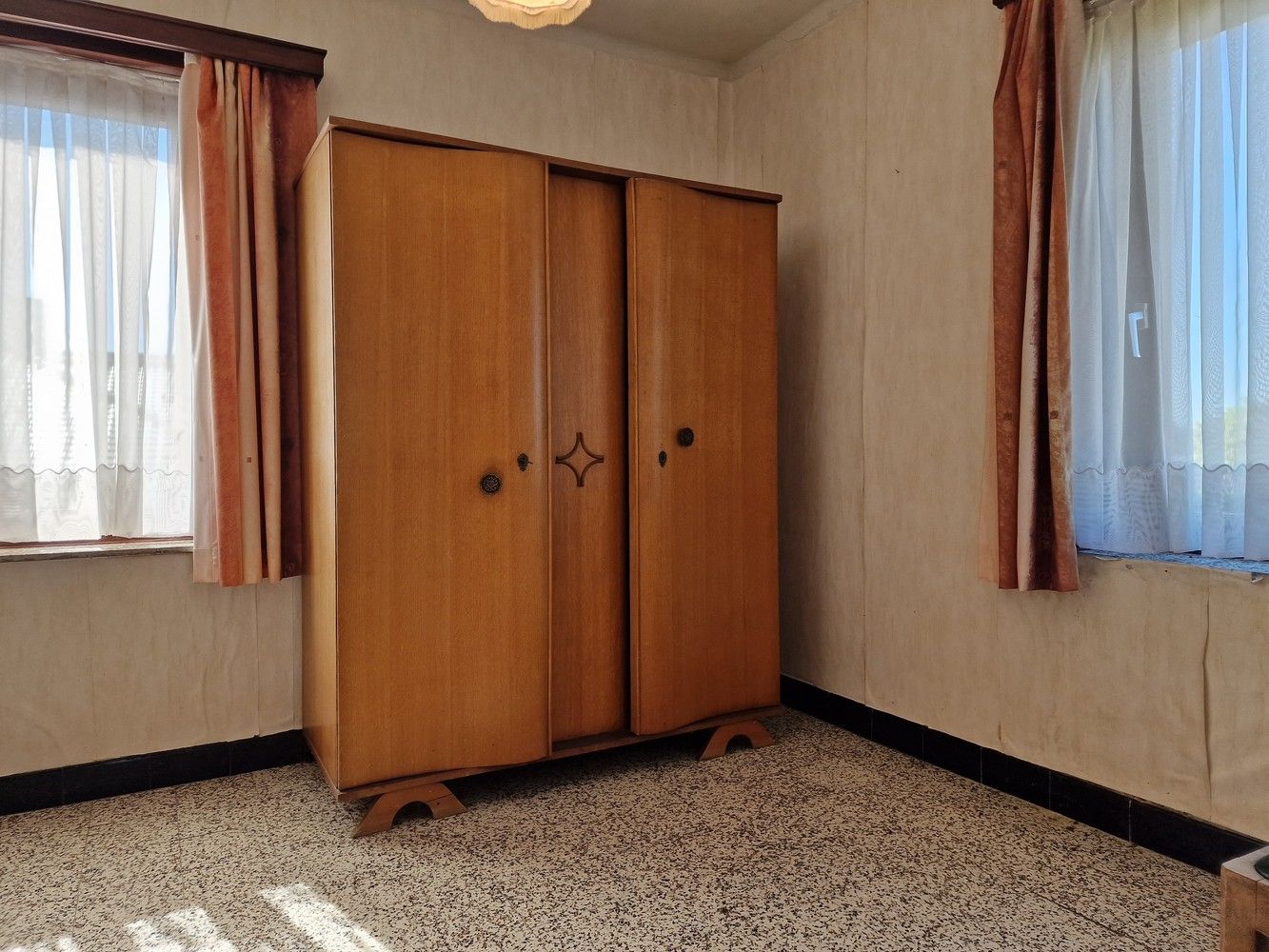 Te renoveren woning met 3 ruime slaapkamers foto 13