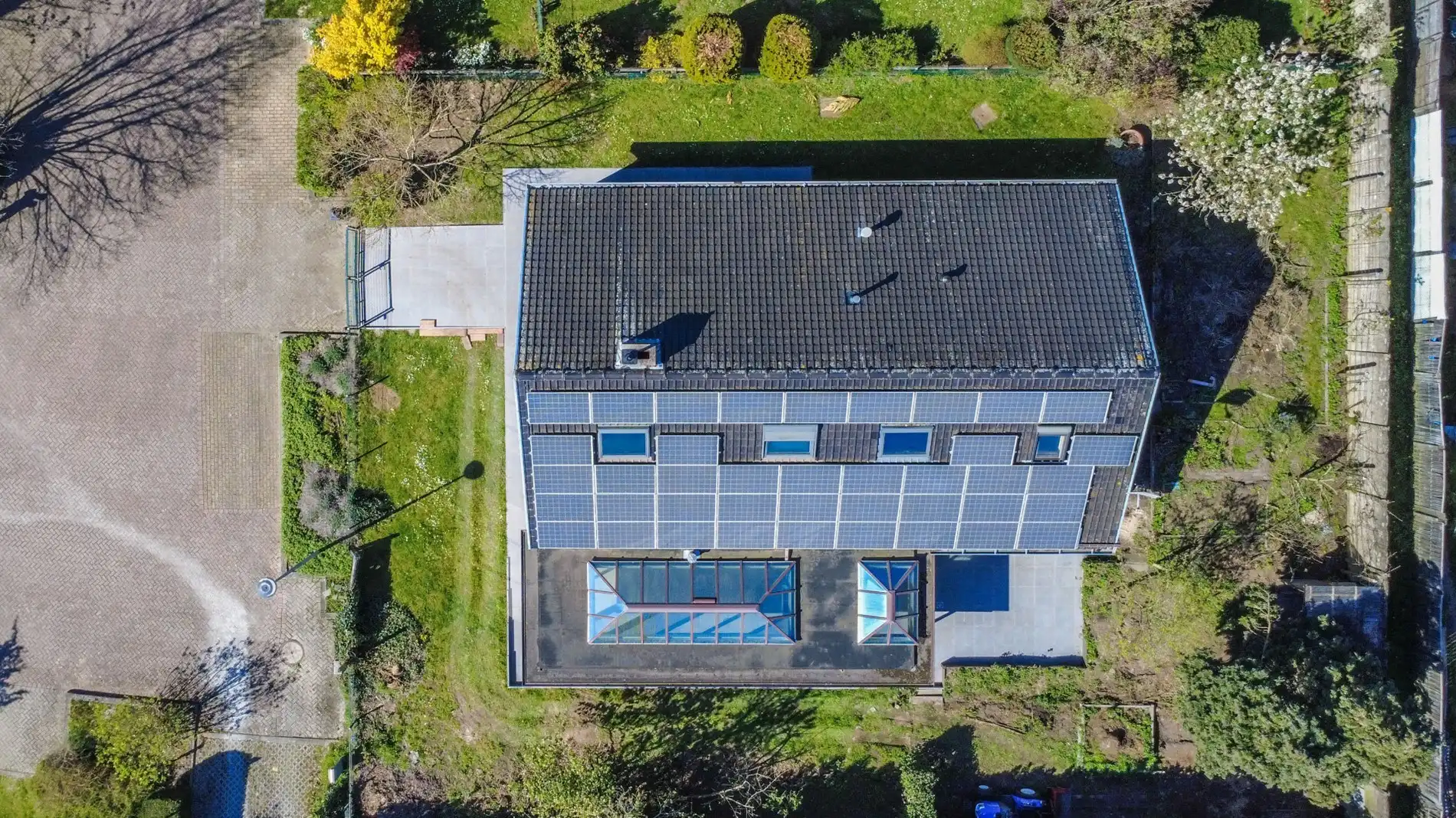 Een ruime (250m²), te moderniseren villa!! foto 22