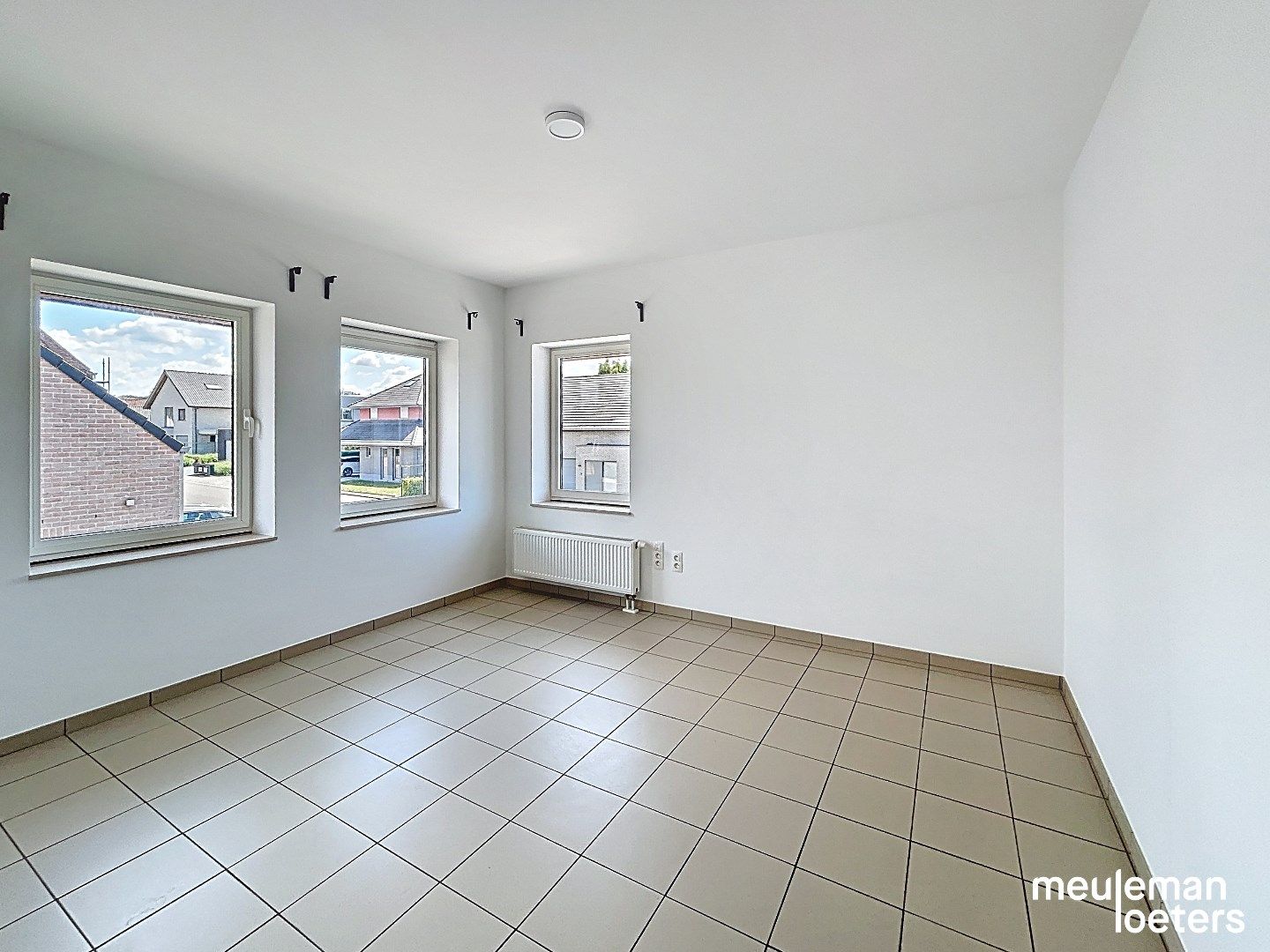 Ruime gezinswoning met garage foto 7