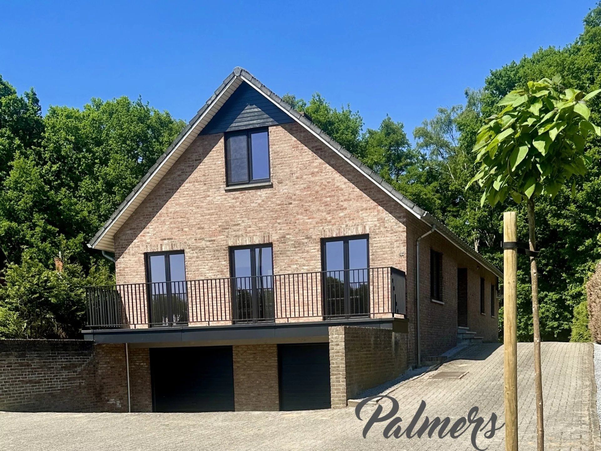 Comfort, ruimte èn ligging: instapklaar wonen in het groen. foto {{pictureIndex}}