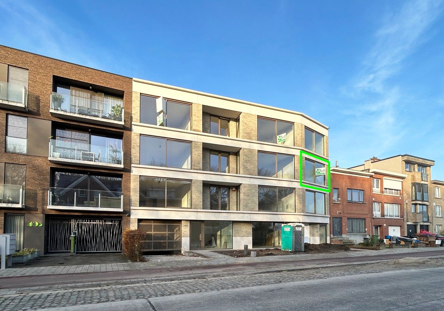 Licht en functioneel appartement (+/- 92 m²) met 2 slaapkamers en west georiënteerd privatief terras (+/- 8 m²)! foto 3