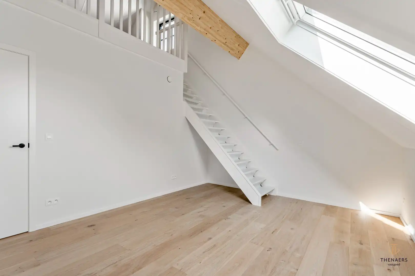 LOT 5 - Instapklare "luxe" en "energiezuinige" nieuwbouwwoning met 4 slaapkamers en 2 badkamers. foto 21