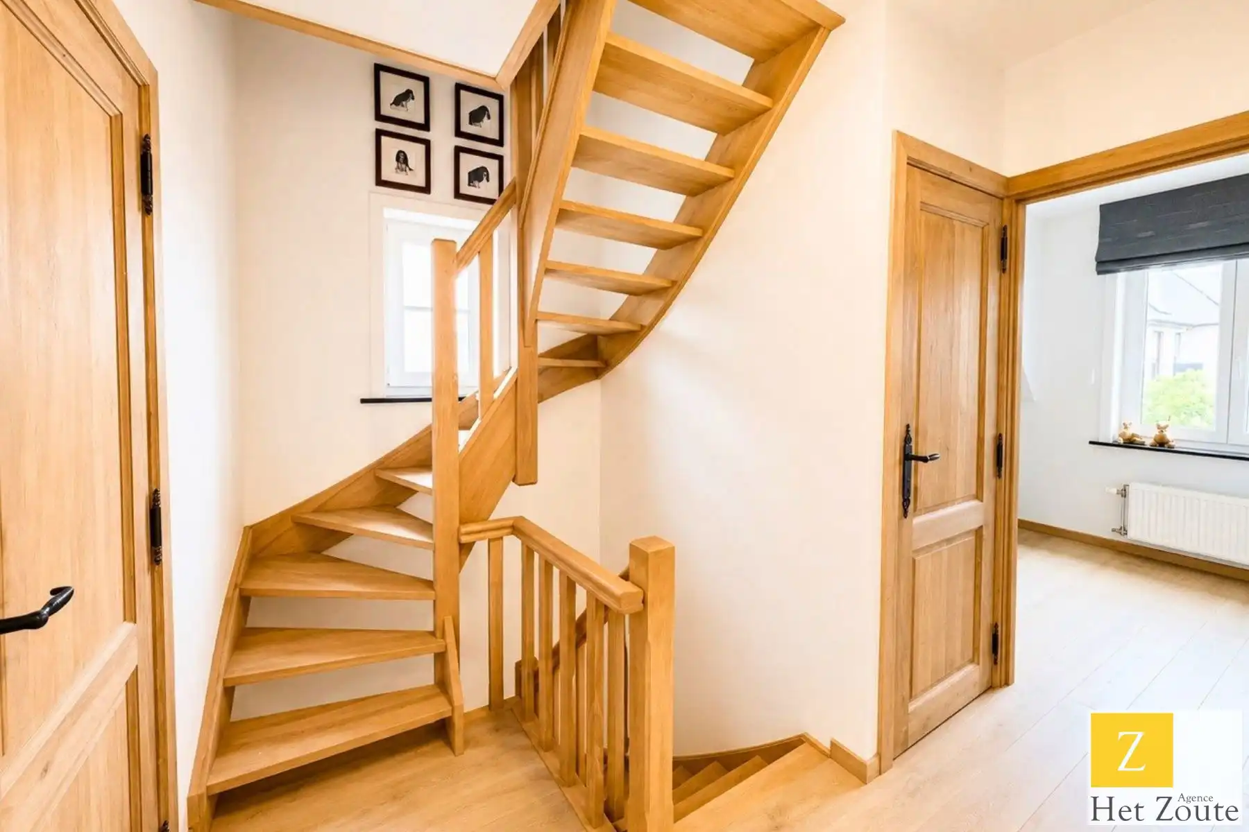 Stijlvolle halfopen woning met 4 slaapkamers foto 9