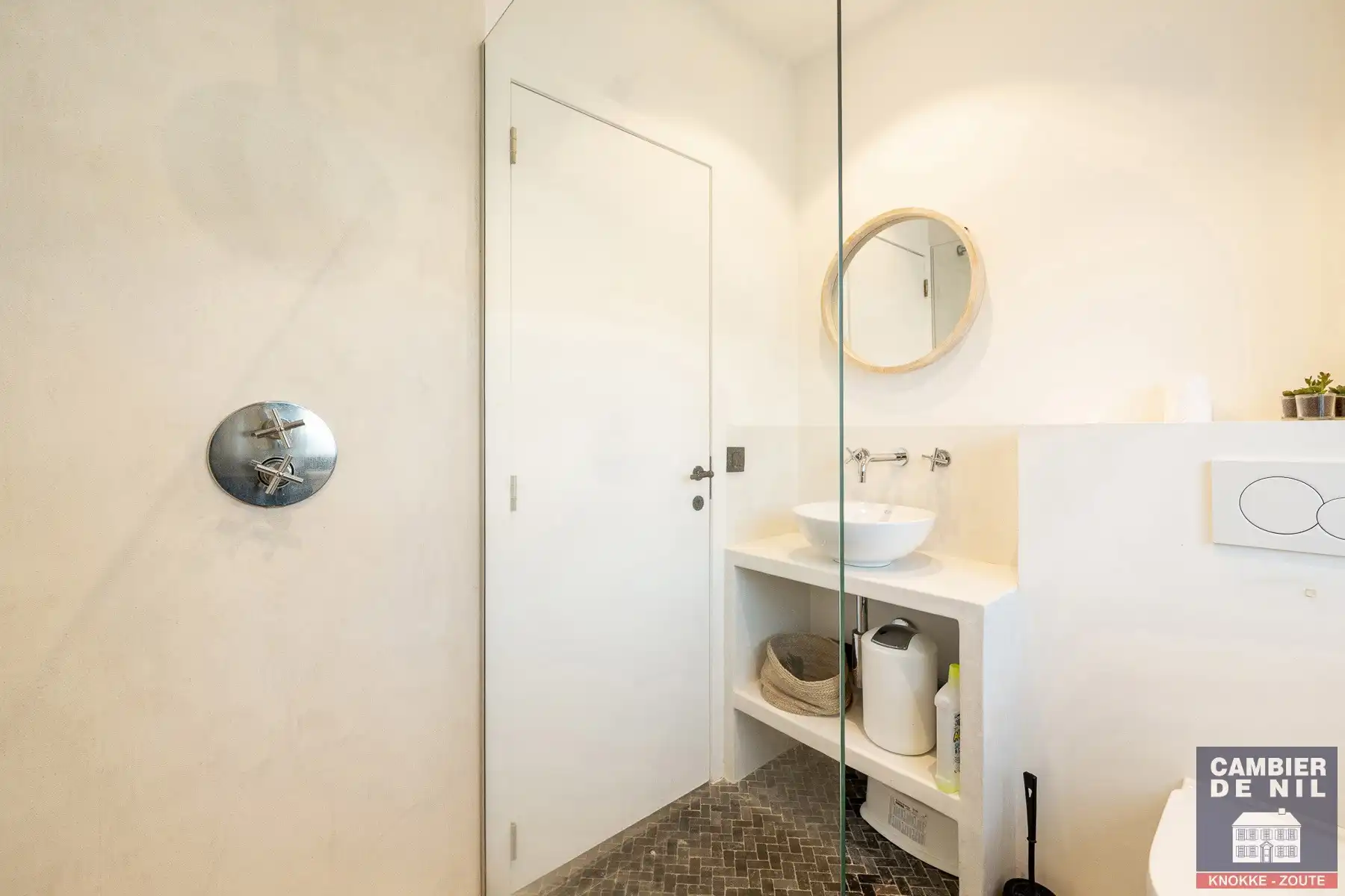 Instapklare, gemeubelde rijwoning met 5 slaapkamers en tuin – hartje Oud-Knokke foto 23