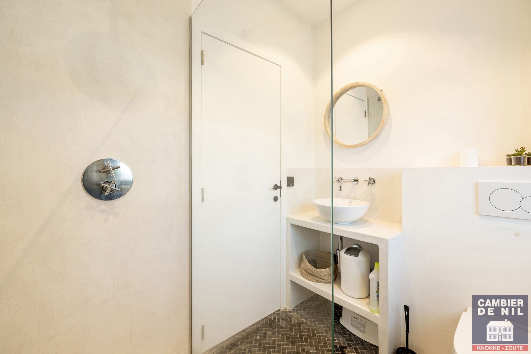 Instapklare, gemeubelde rijwoning met 5 slaapkamers en tuin – hartje Oud-Knokke foto 23