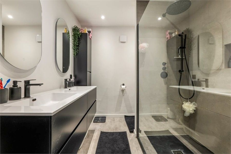 RUIME GERENOVEERDE WONING OP EEN ZEER GOEDE LOCATIE foto 20