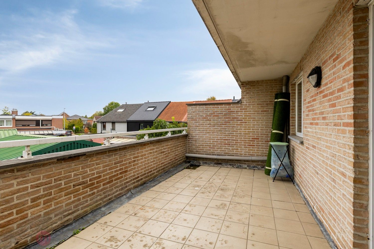 Goed gelegen appartement met 2 slaapkamers, terras en autostaanplaats foto 3