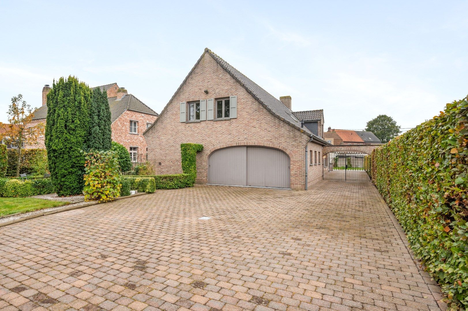  ALLEENSTAANDE VILLA MET 5/6 SLAAPKAMERS, DUBBELE GARAGE EN TUIN  foto 2