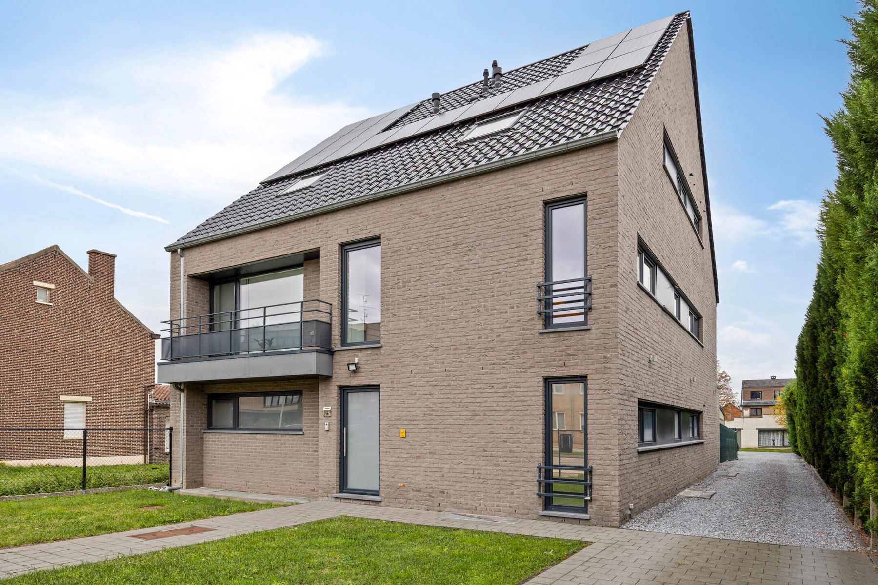 PRACHTIG AFGEWERKT EN ENERGIEZUINIG DUPLEX-APPARTEMENT (123 M2 WOONOPPERVLAKTE) (BRON: EPB) MET 2 SLAAPKAMERS, RUIM &nbsp;EN ZONOVERGOTEN TERRAS, EN AUTOSTANDPLAATS EN TUINBERGING TE NEERHAREN!&nbsp; foto 20