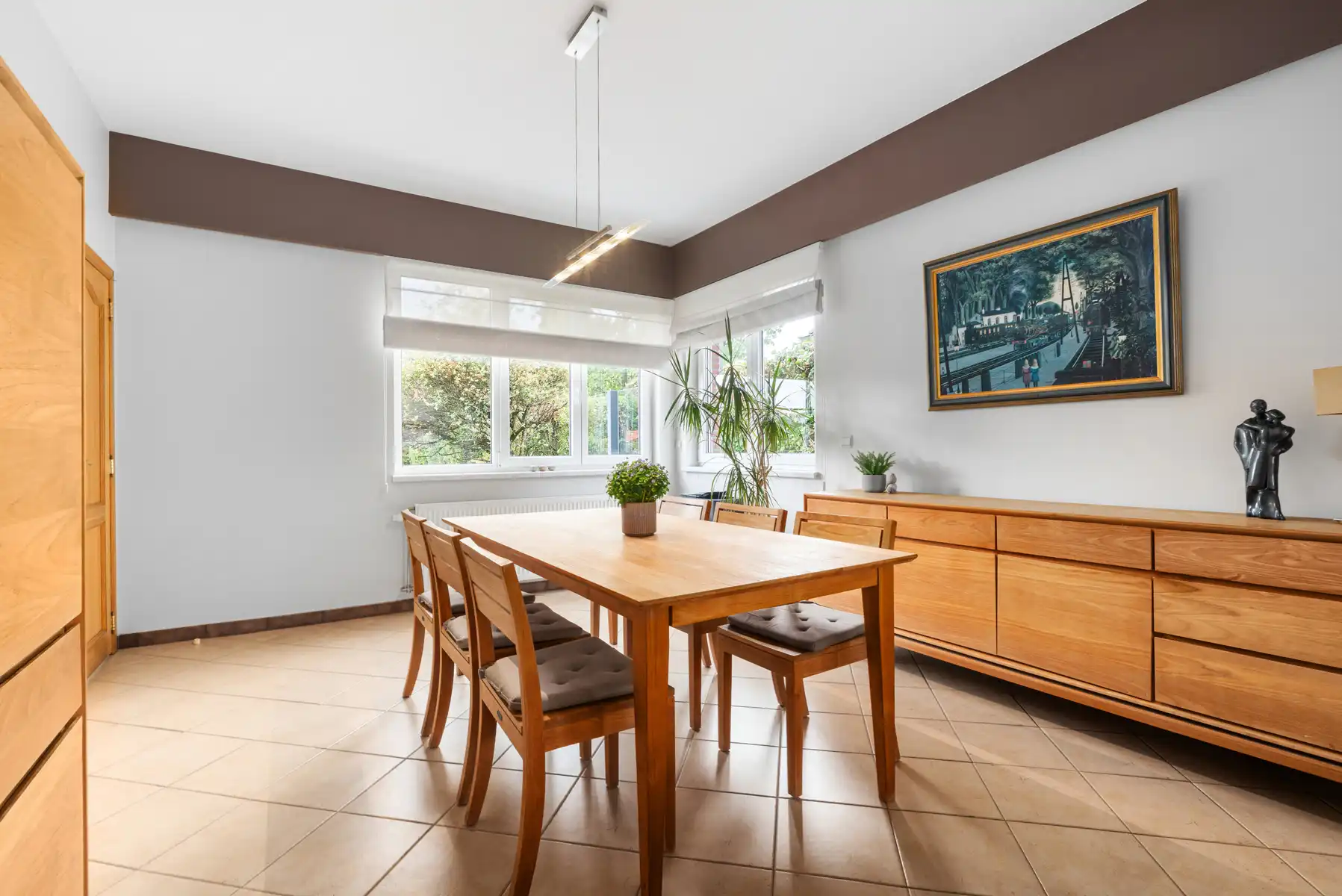 Gezinswoning met 2 slaapkamers, zolder, grote tuin en garage foto 8