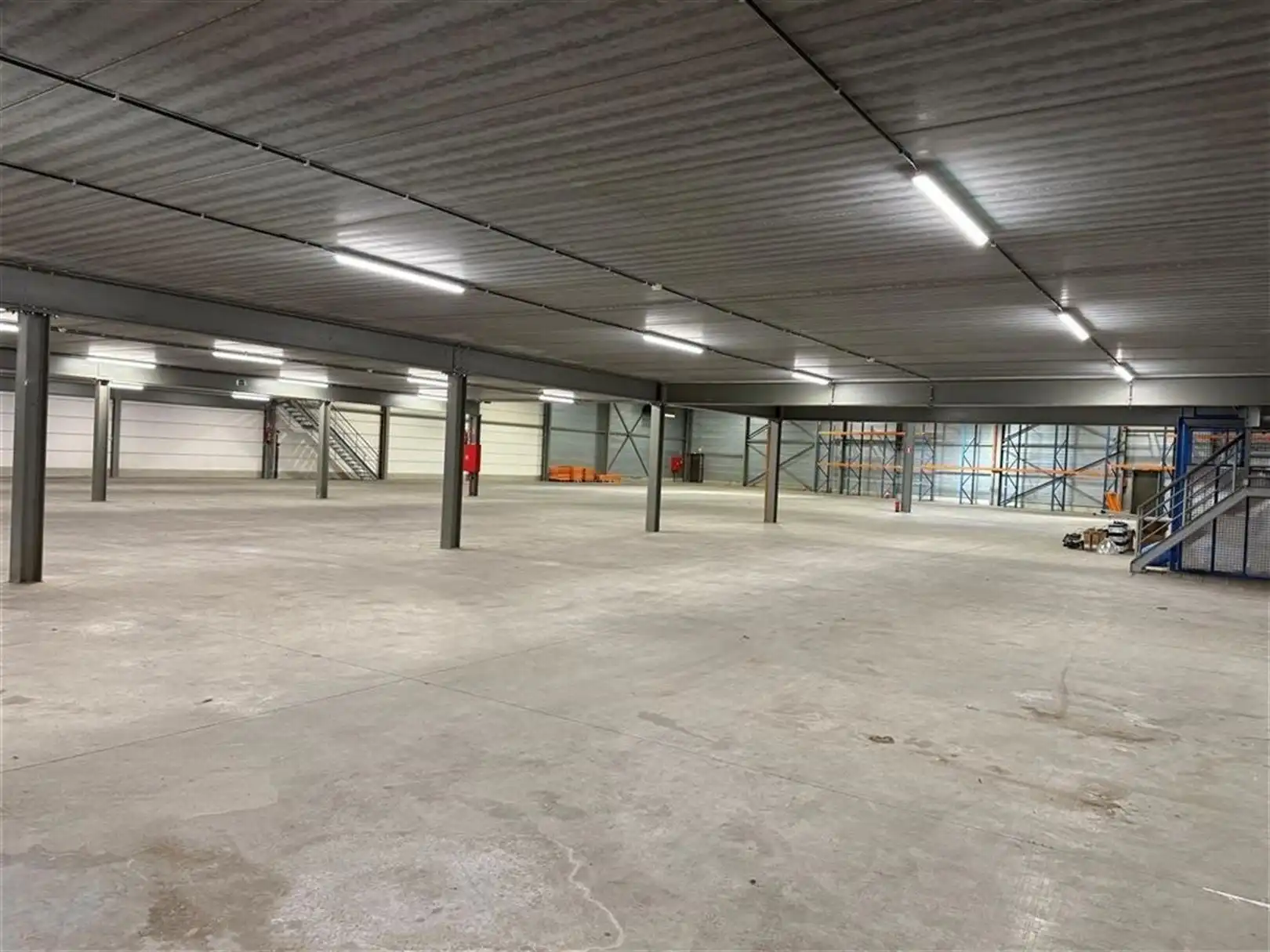Polyvalent bedrijfsgebouw foto 9