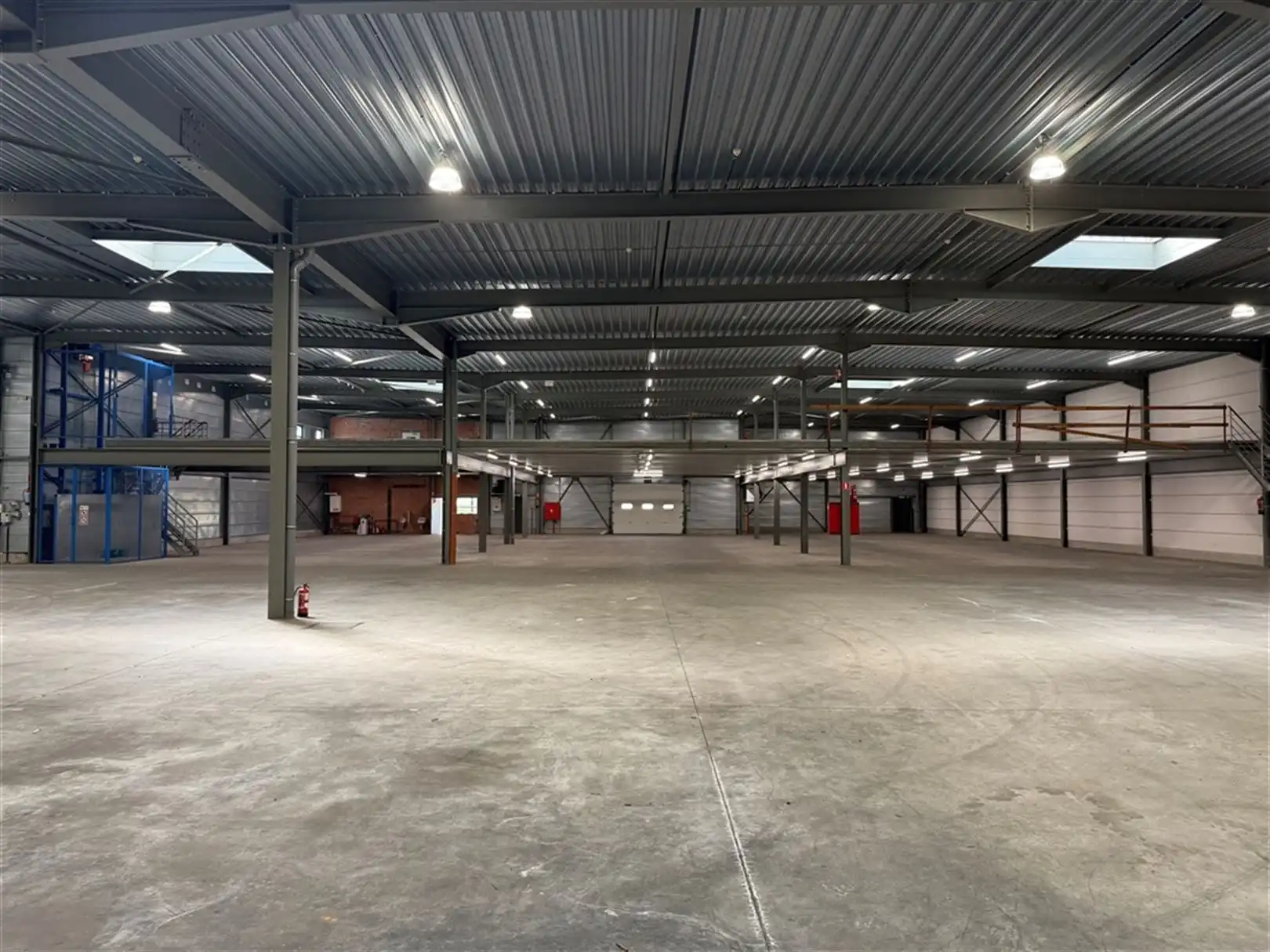 Polyvalent bedrijfsgebouw foto 9
