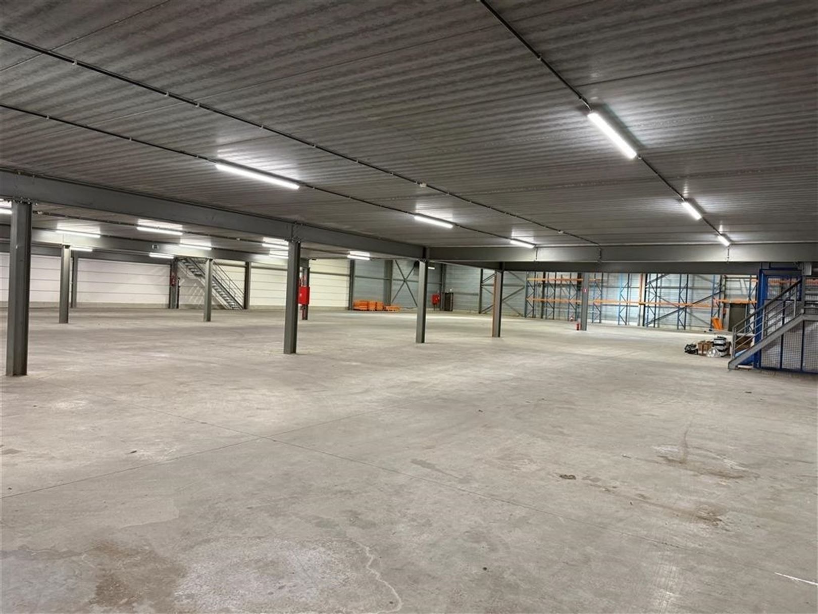 Polyvalent bedrijfsgebouw foto 9