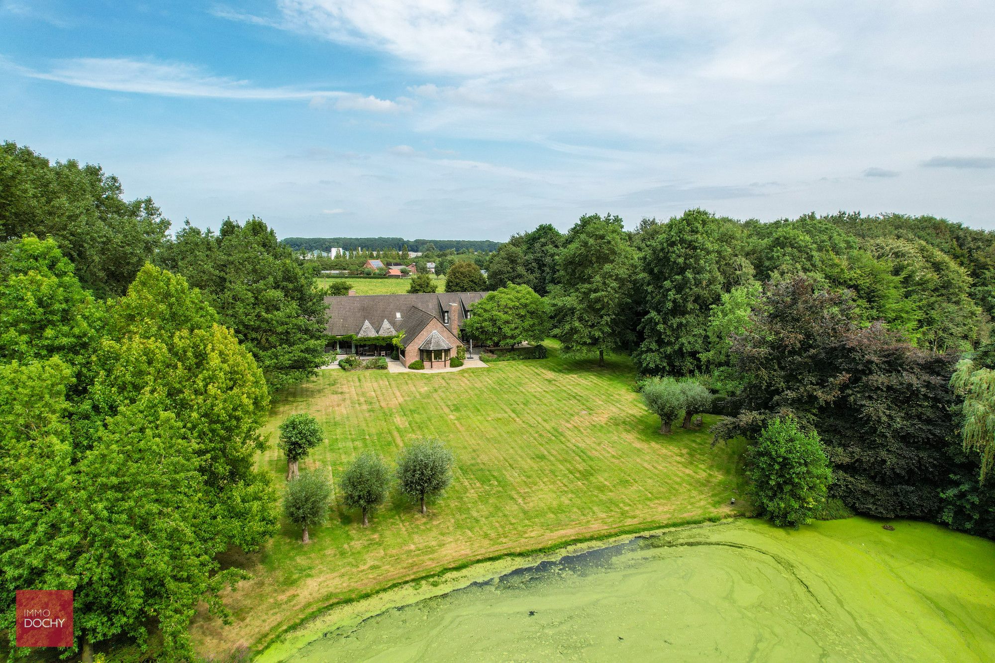 Ruim landhuis in prachtig domein van ca. 2ha foto 3