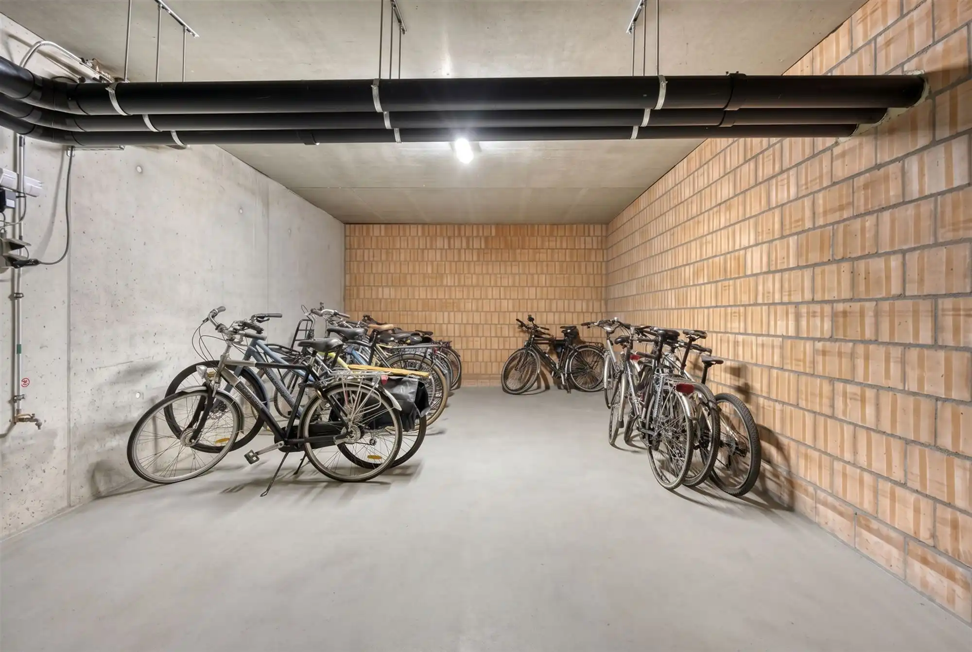 Hoogwaardig afgewerkt gelijkvloers appartement met terras foto 24