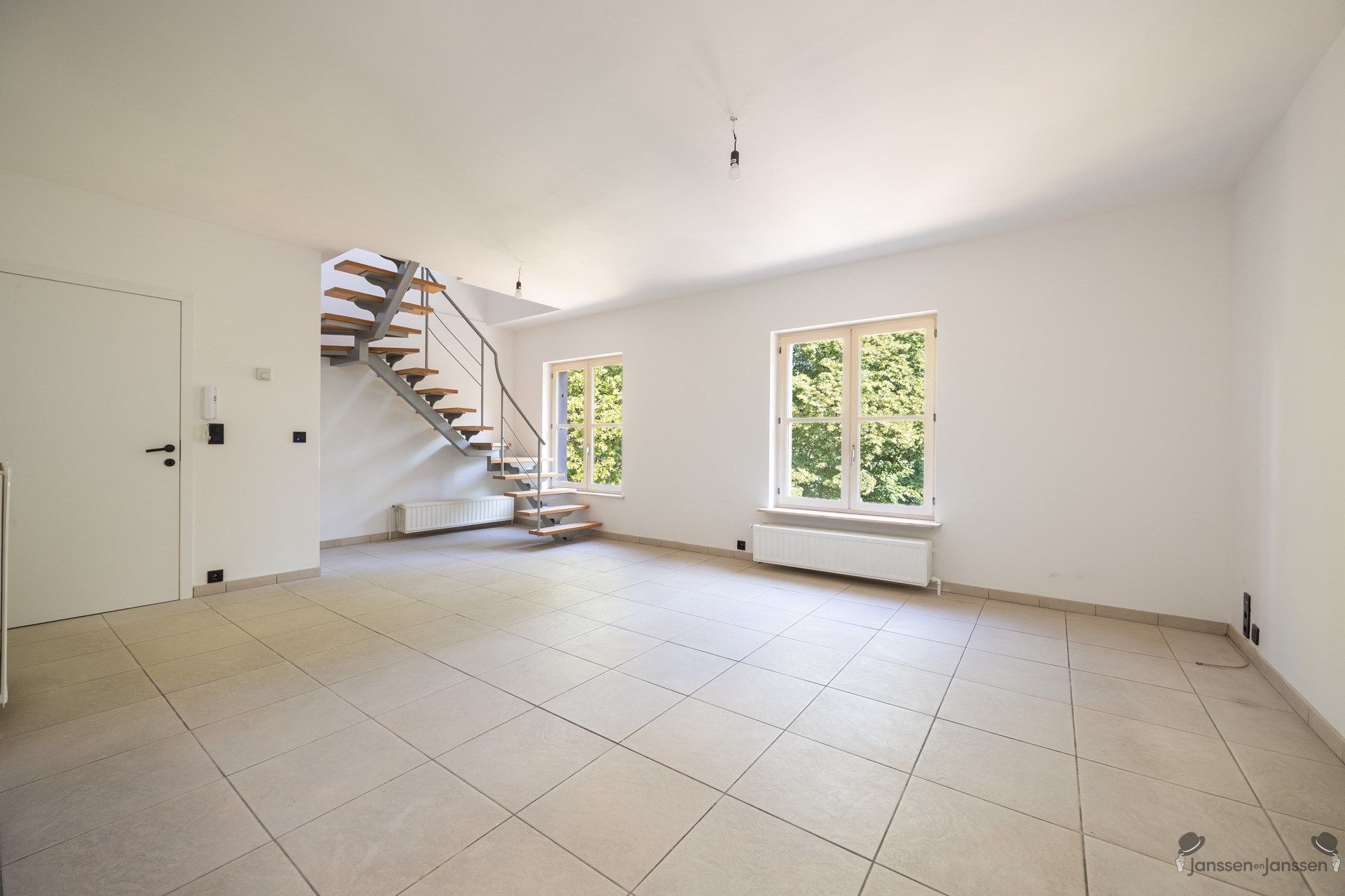 Ruim duplexappartement met twee slaapkamers te koop op het 2e verdiep in hartje Aarschot. foto 3
