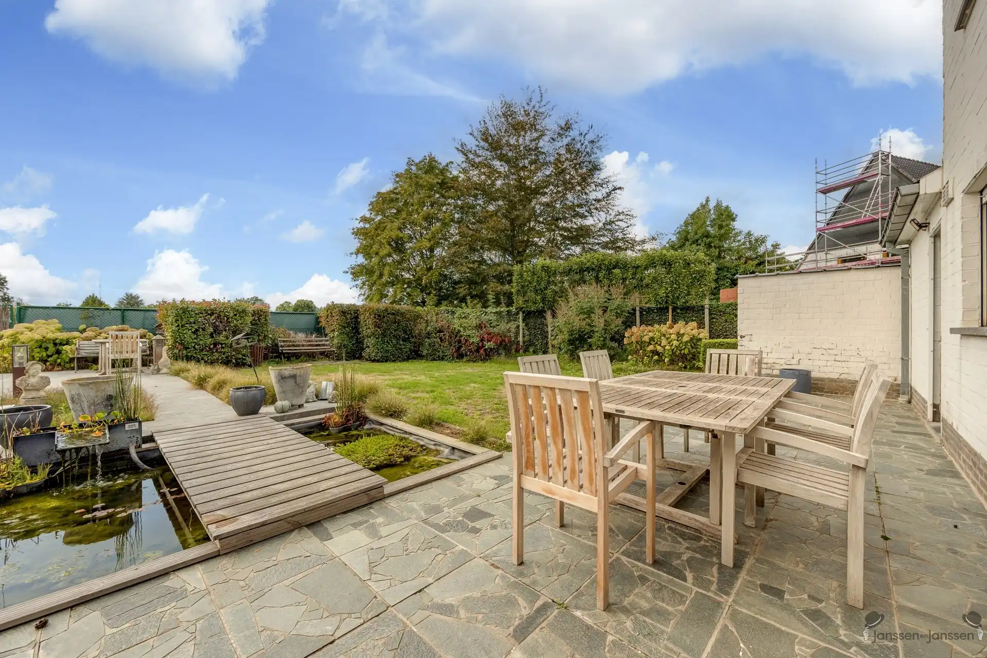 Open bebouwing met ruime tuin, 3 slpkmrs en garage foto 14
