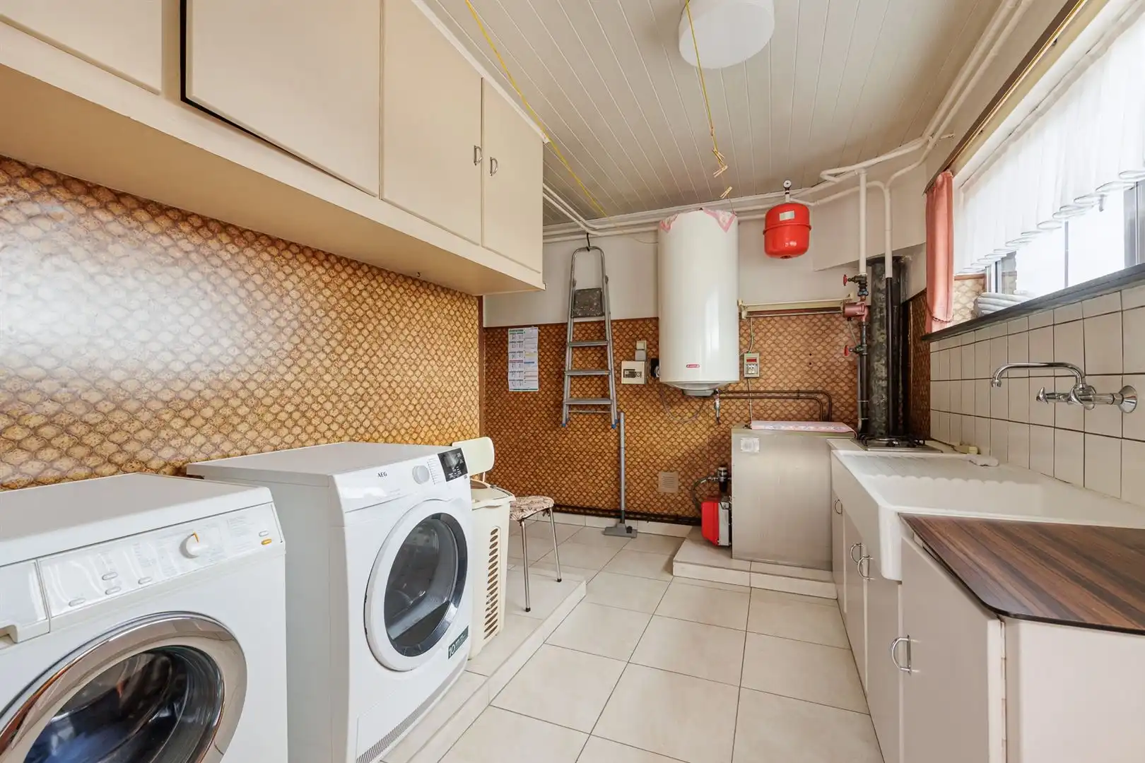 Instapklare woning met garage en tuin! foto 10