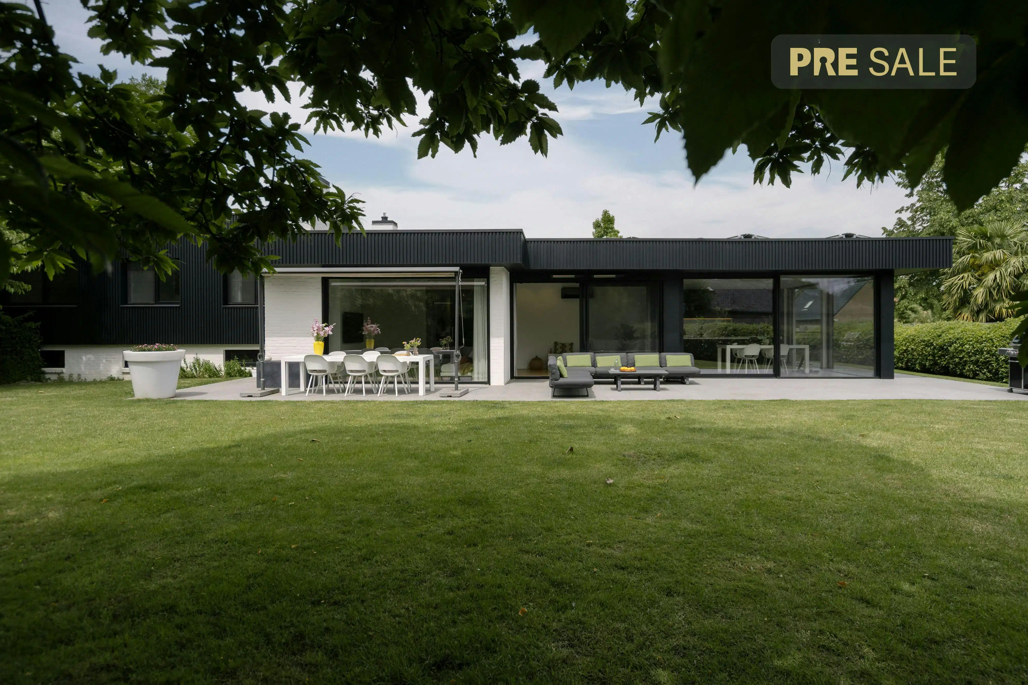 Instapklare villa in de Rodenburgwijk nabij Kortrijk foto {{pictureIndex}}