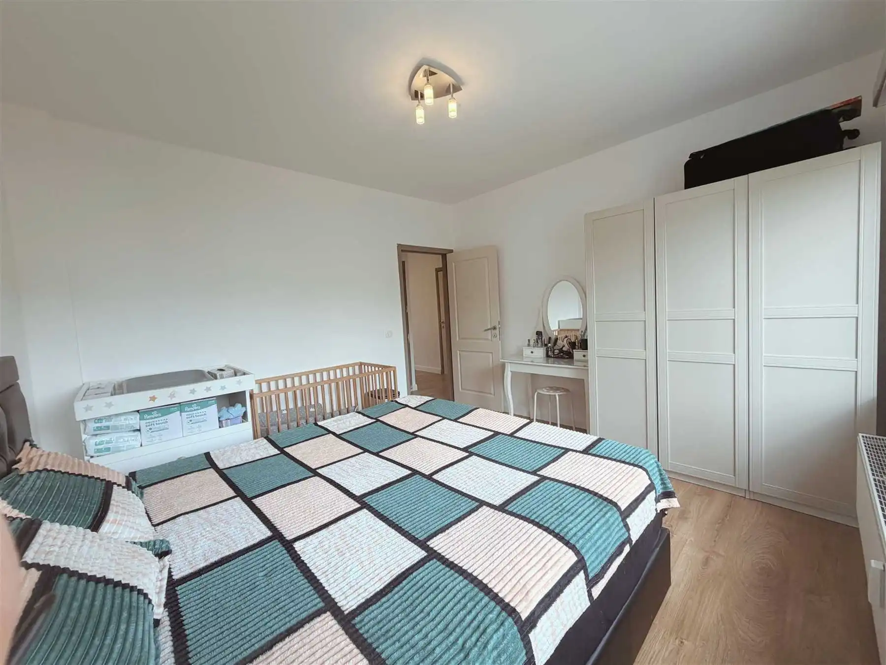 Ruim 2-slaapkamerappartement met terras en autostaanplaats foto 8