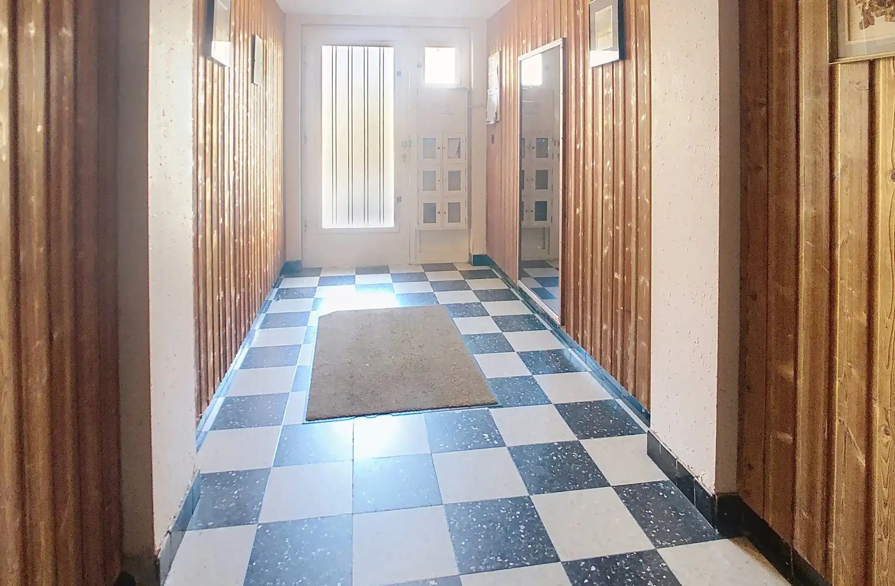 Appartement met 2 slkmrs, garage en staanplaats en 2 kelders foto 3