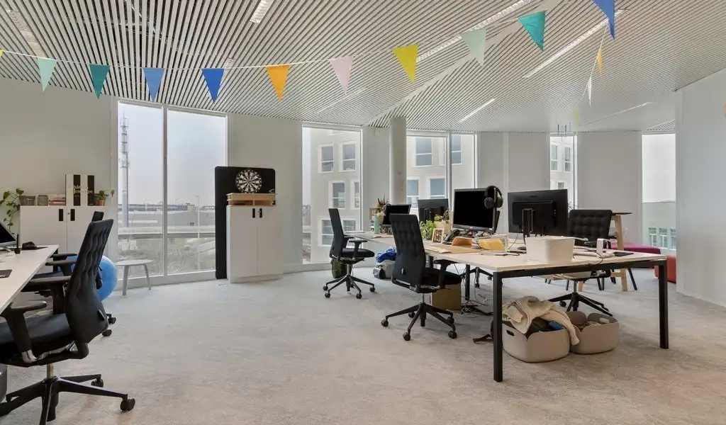 High-end gemeubelde kantoren te koop op The Loop in Gent foto 14