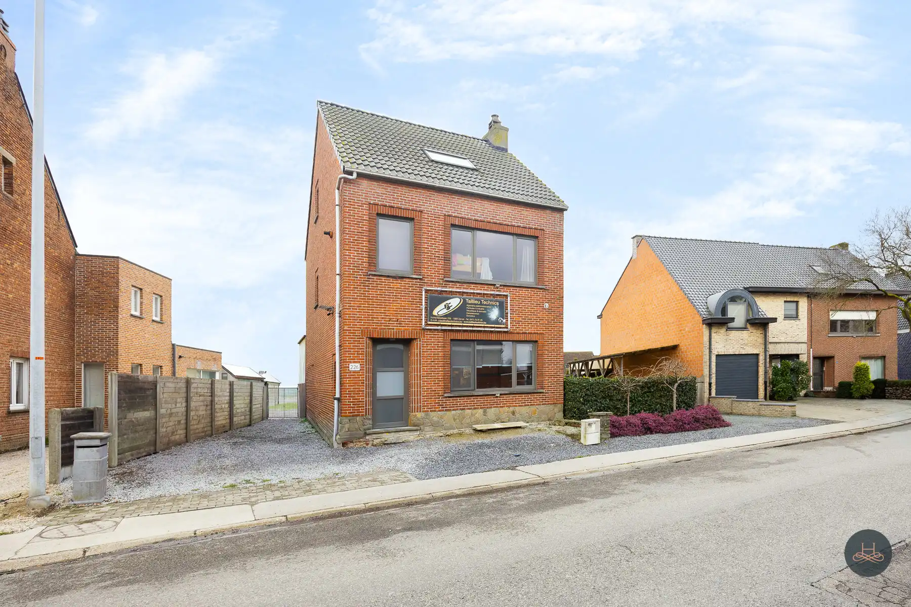 Landelijke gezinswoning met 4 slaapkamers en zeer ruime tuin foto 2