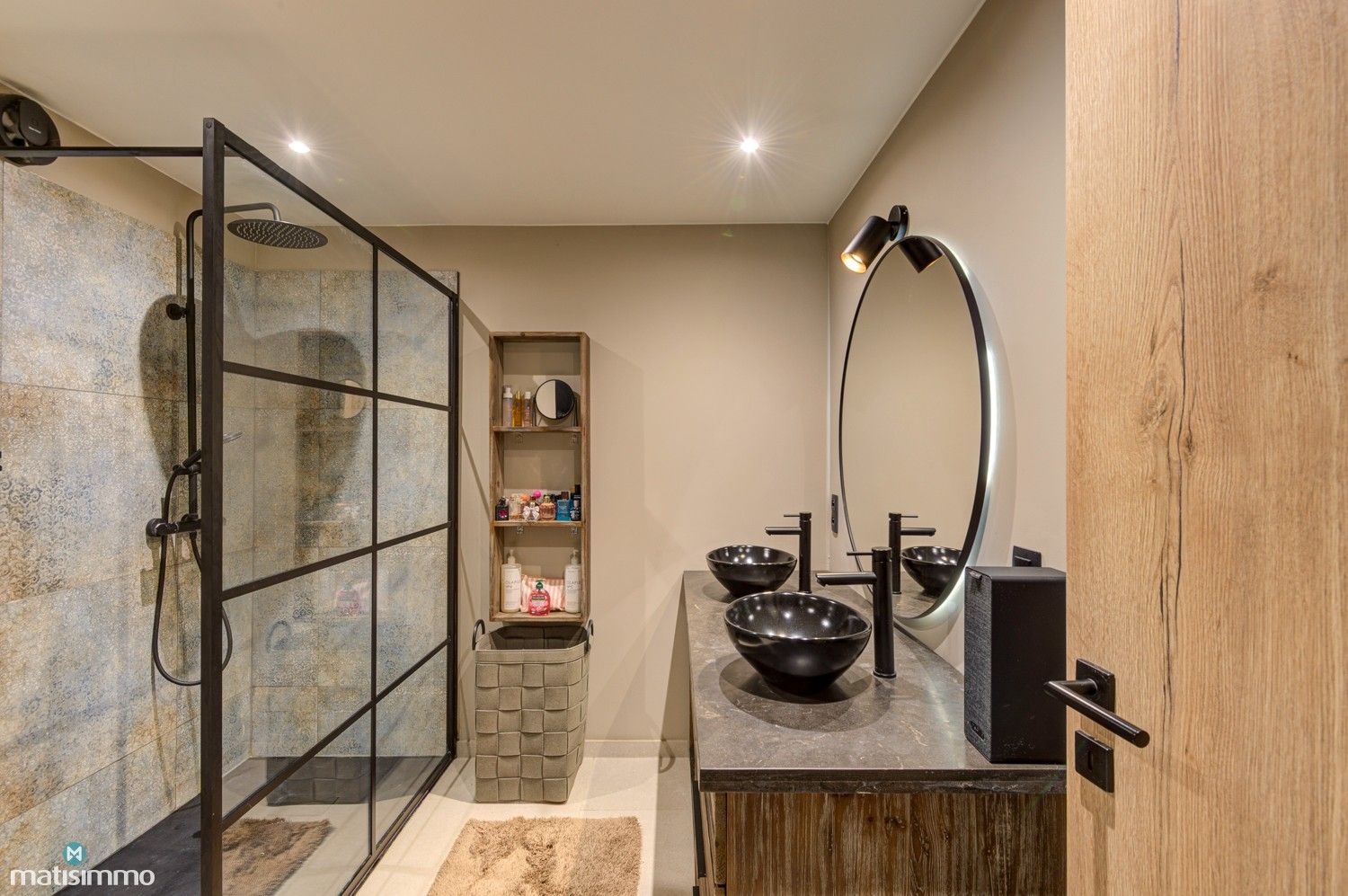 PRACHTIG, VOLLEDIG GERENOVEERDE INSTAPKLARE WONING IN TONGEREN foto 9