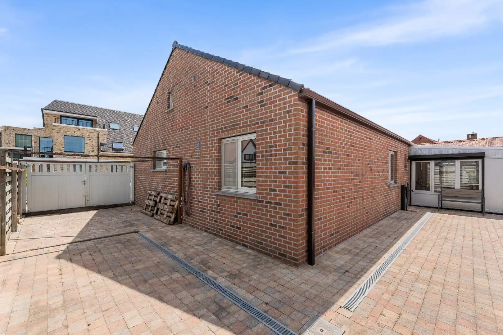 Instapklare gelijkvloerse villa te koop in hartje Vosseslag - De Haan! foto 12
