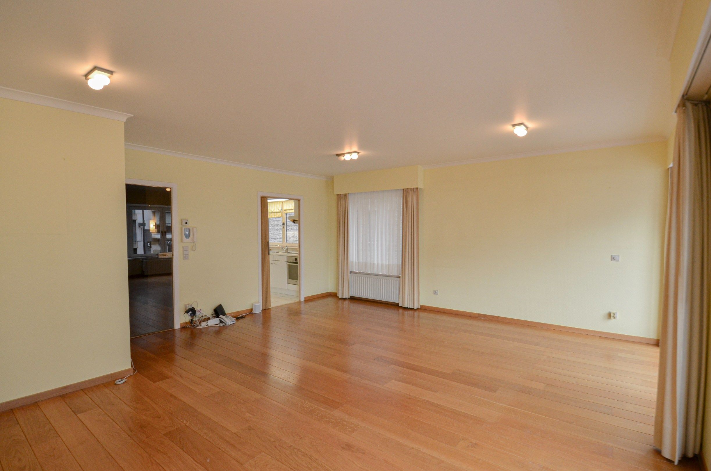 Lichtrijk hoekappartement met ruime terrassen gelegen in een klein residentie. foto 6