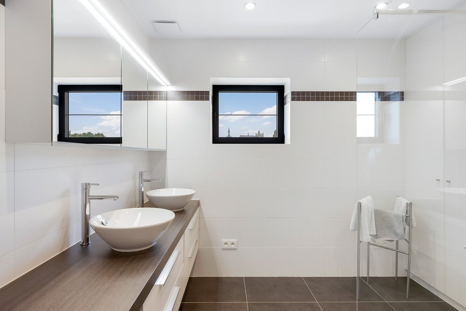 Ruim duplex appartement met 2 garages foto 9