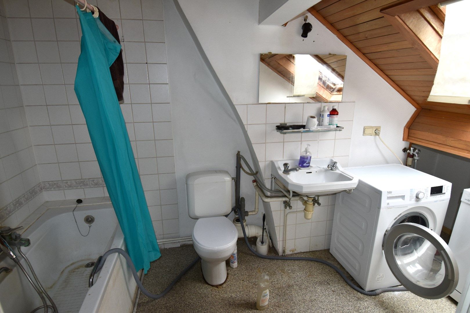 Ruime 3-slaapkamerwoning met bovenliggend appartement (woning) te koop in centrum-Kortrijk foto 12