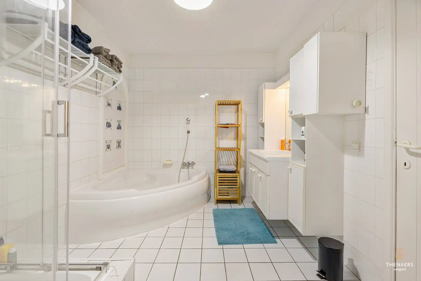 Ruime halfopen woning met 3 slaapkamers en prachtige tuin. foto 10