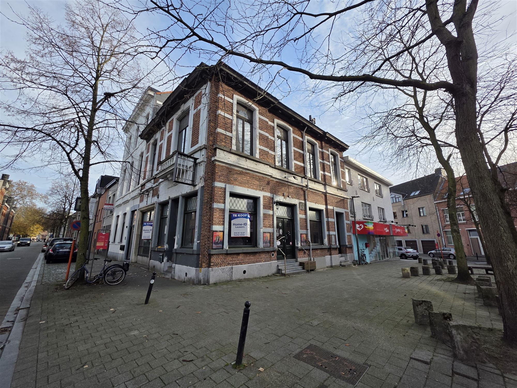 Een stadswoning met klasse én commerciële troef foto {{pictureIndex}}