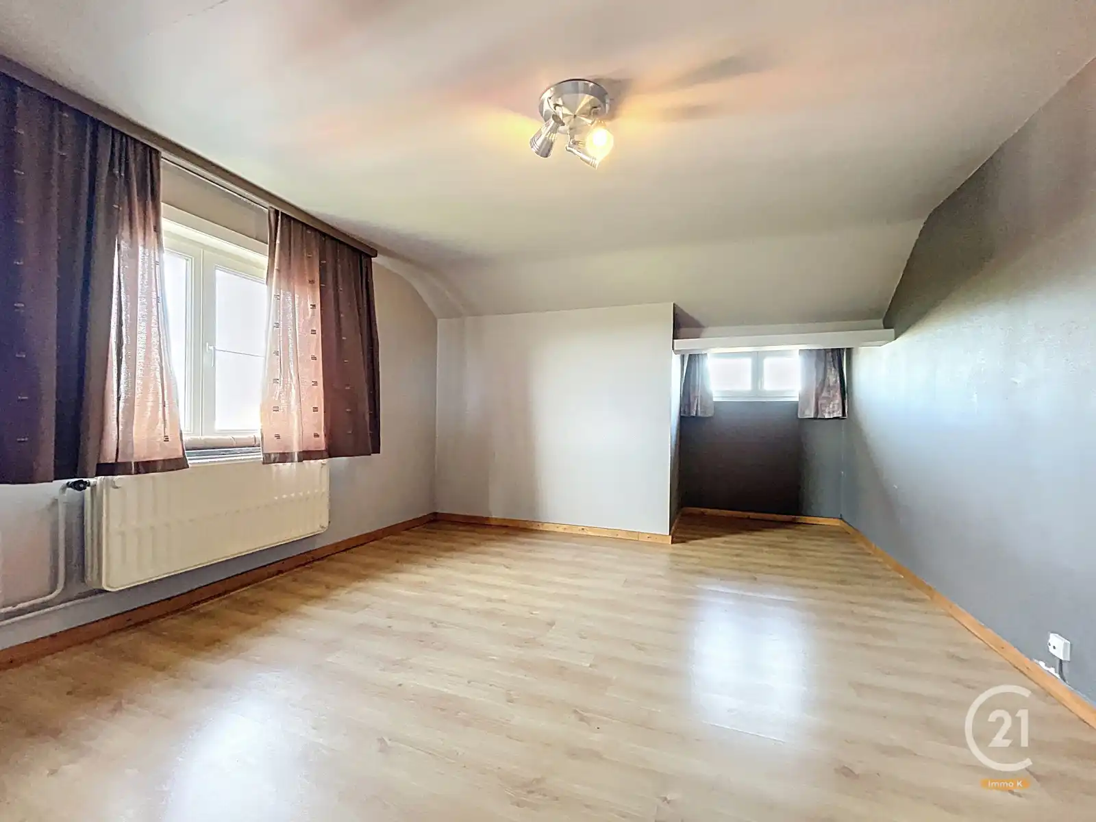 Ruime gelijkvloerse woning met 4 slpks, garage en tuin foto 21