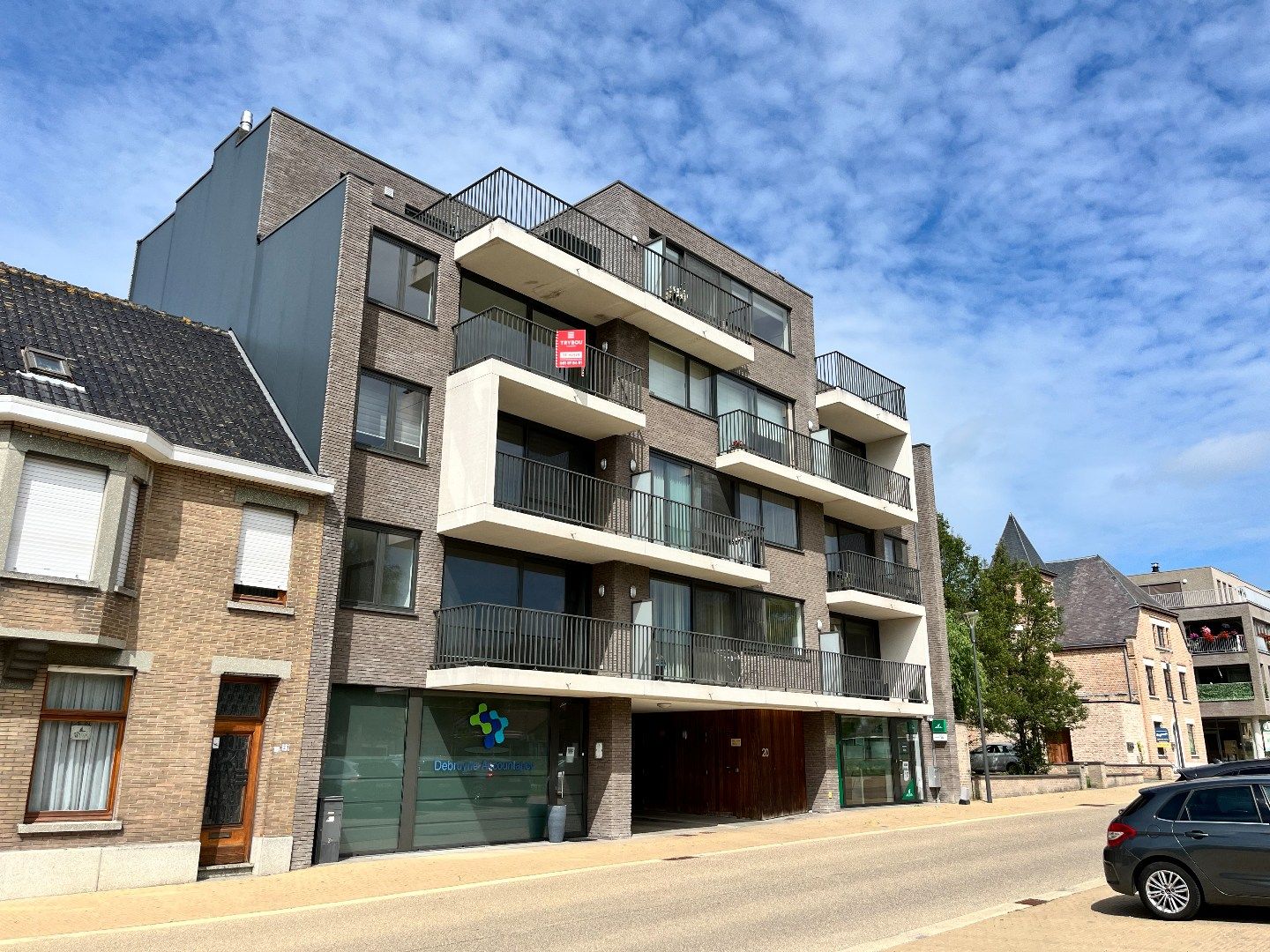 Centraal gelegen appartement met 2 slaapkamers en garage  foto {{pictureIndex}}