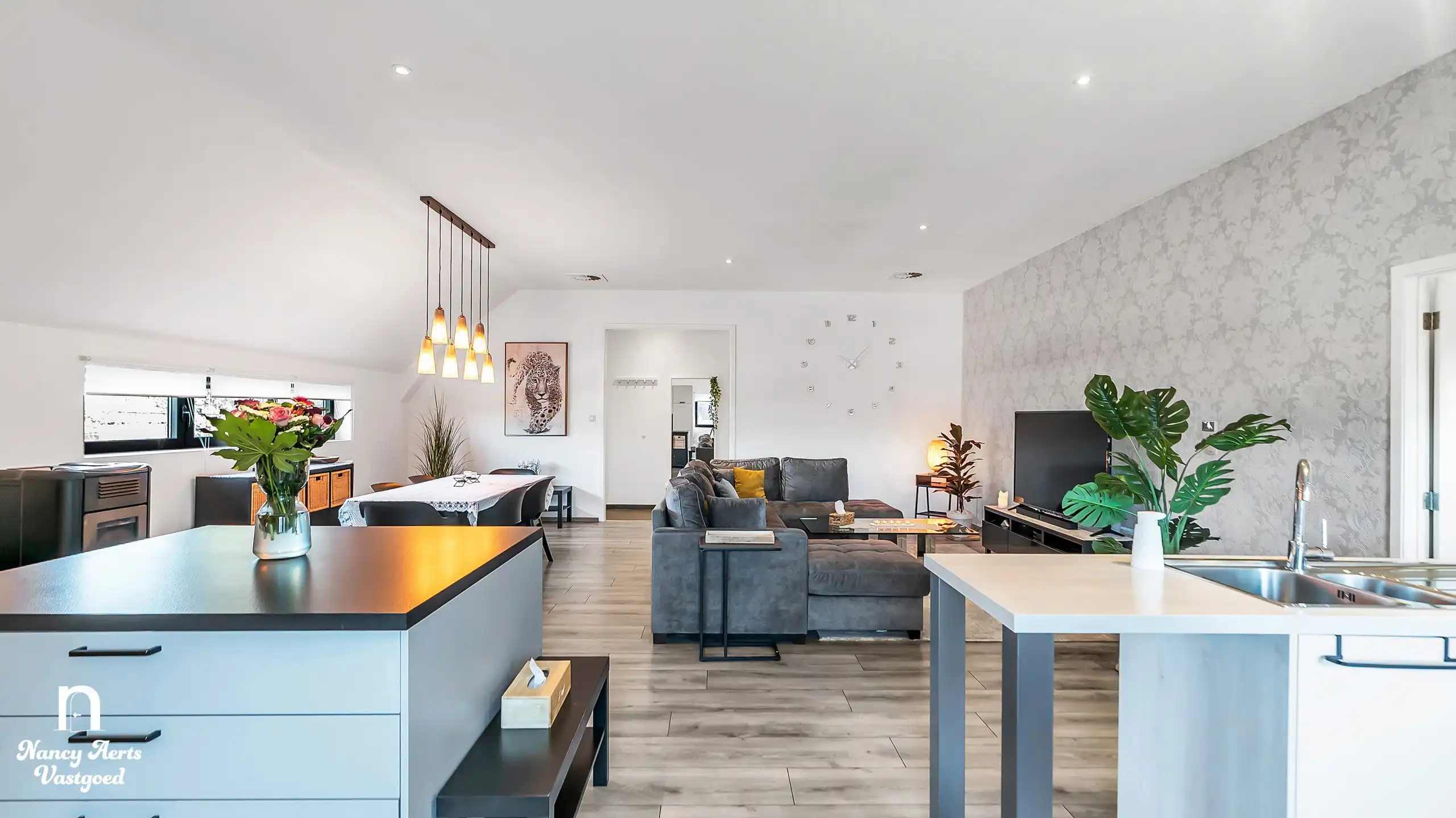 Karaktervolle duplex met loftgevoel en tuin in Zonhoven foto {{pictureIndex}}