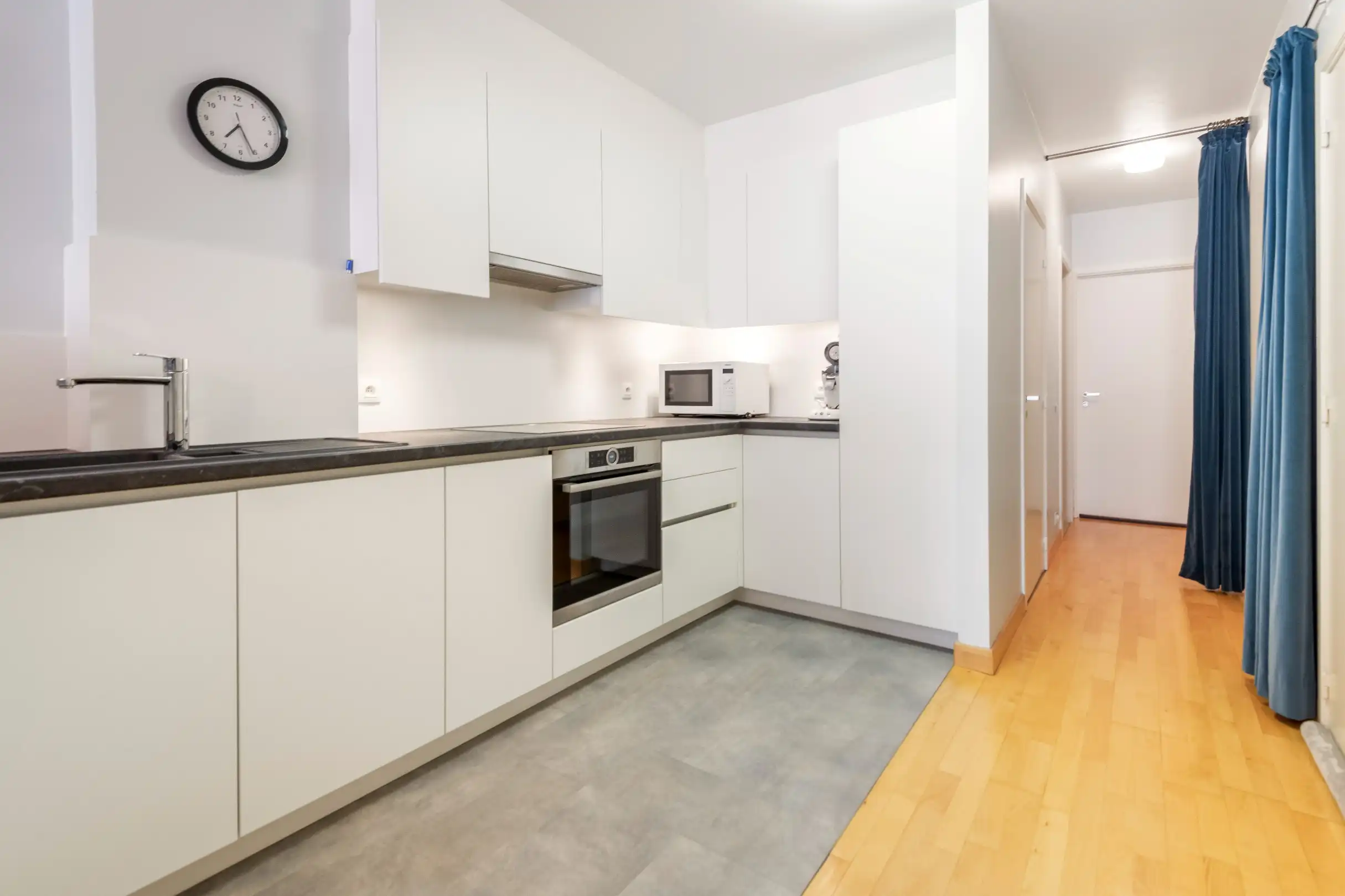 Centraal gelegen appartement gelegen tussen de Zeedijk en het Driehoeksplein foto 8